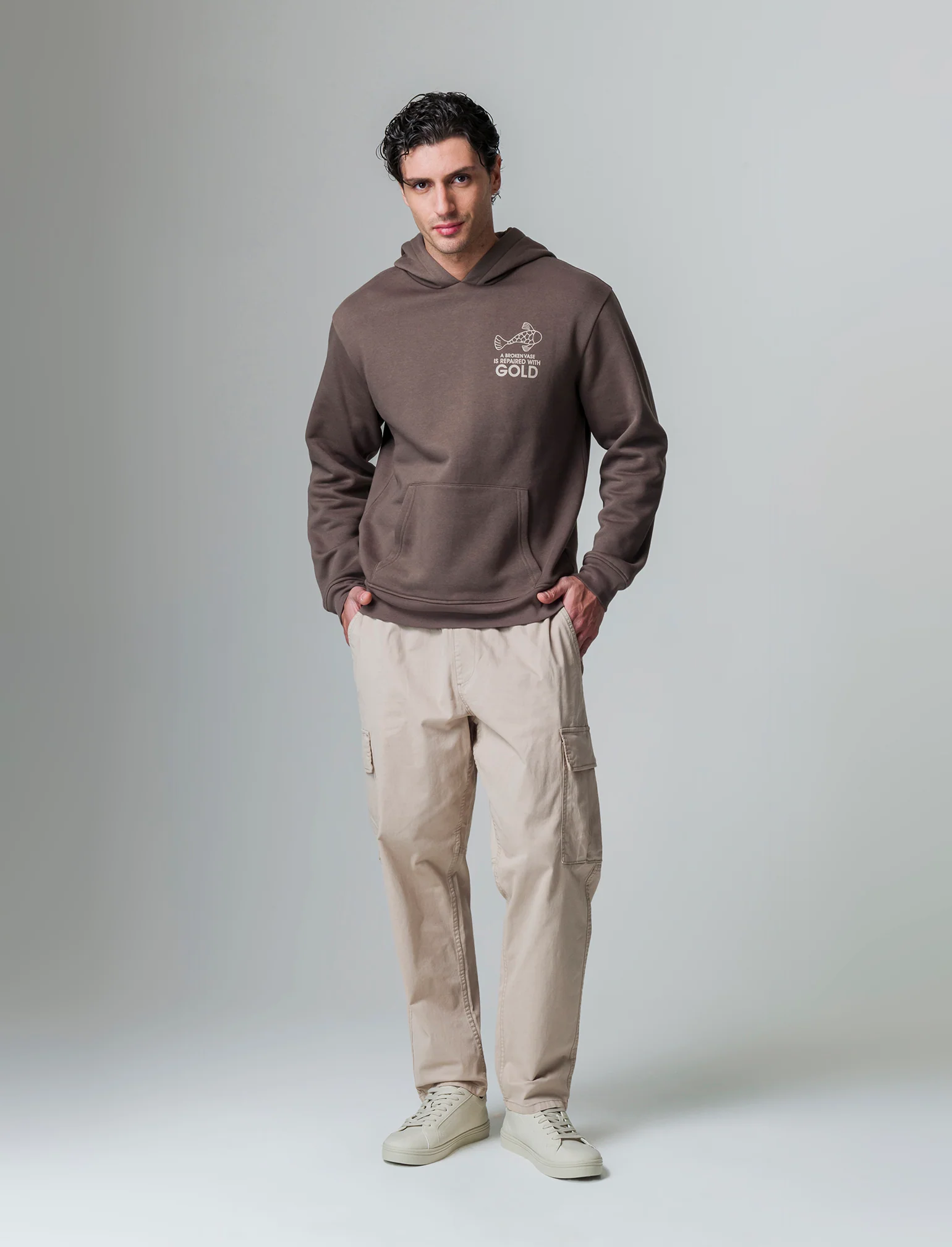 Felpa con stampe e cappuccio da uomo - Grigio fango - Image 3