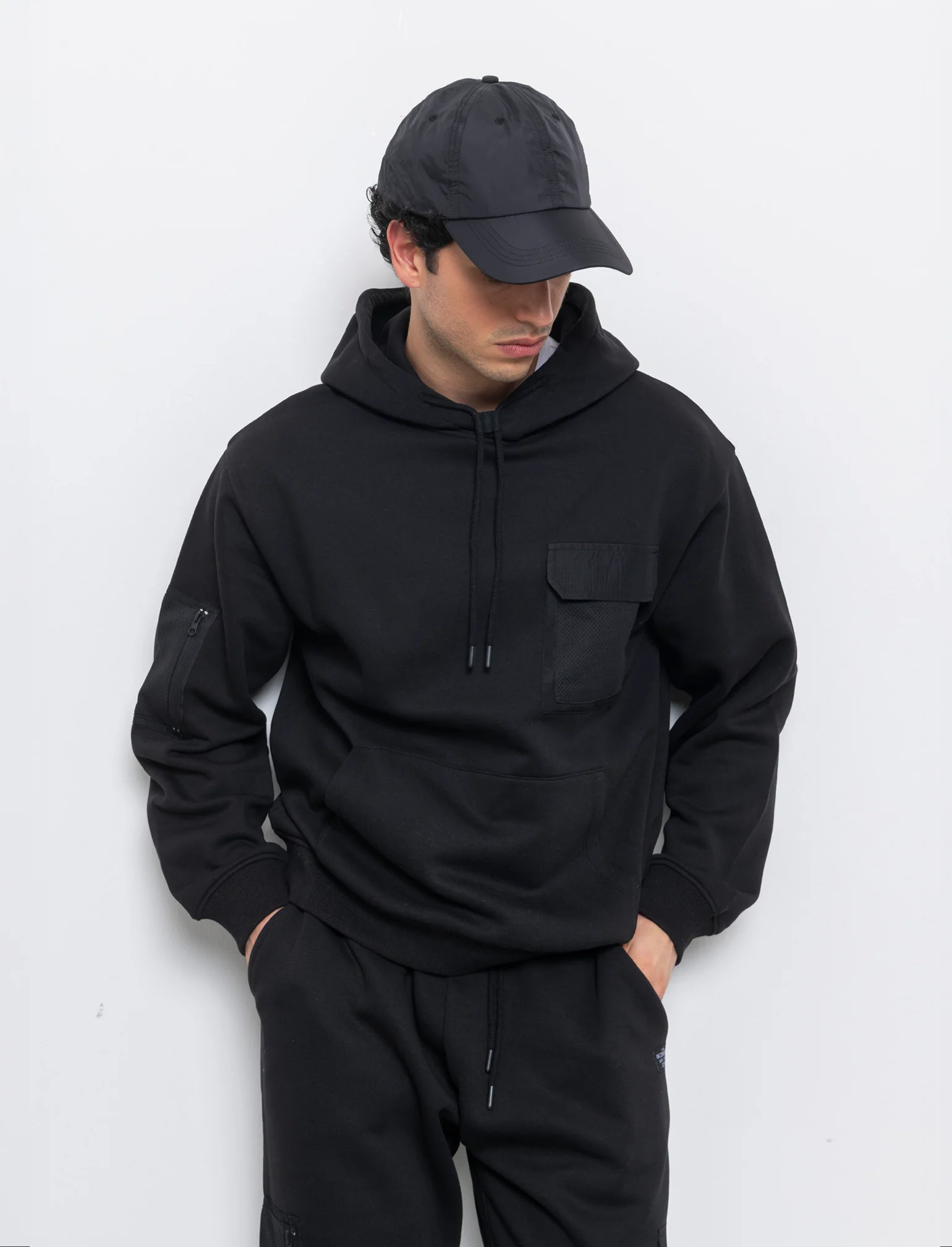 Felpa con stampe e cappuccio da uomo - Nero - Image 3