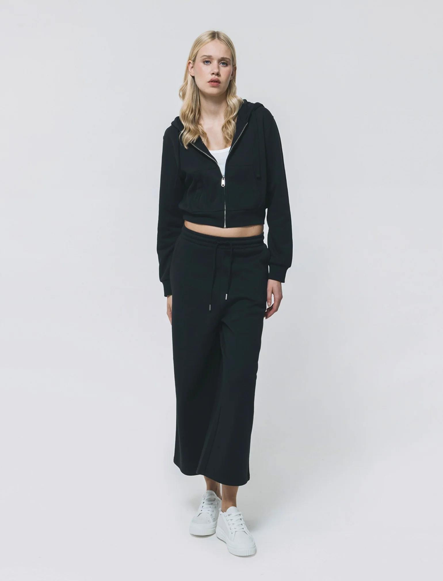 Felpa Crop con Cappuccio e Zip Frontale - Nero - Image 4
