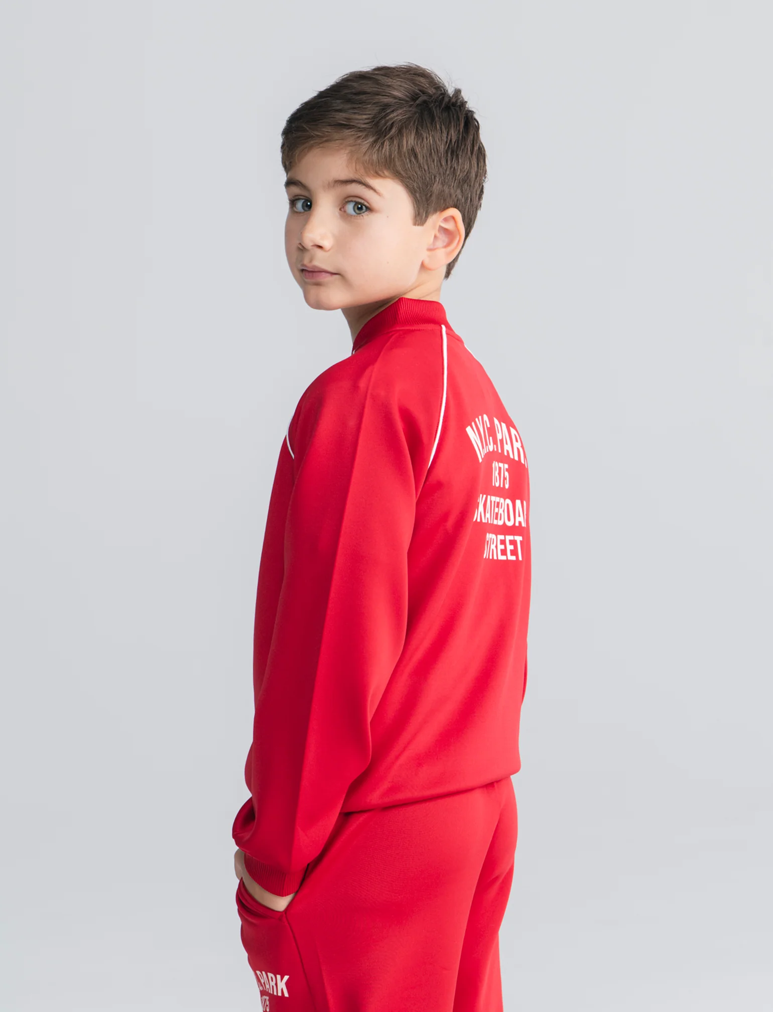 Felpa varsity con ricamo e zip frontale - Rosso india - Image 2