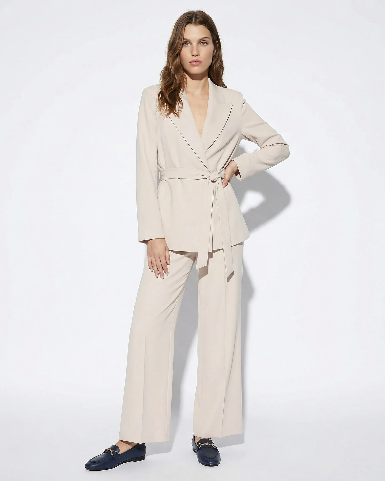 Giacca over con cintura per donne - Beige - Image 4