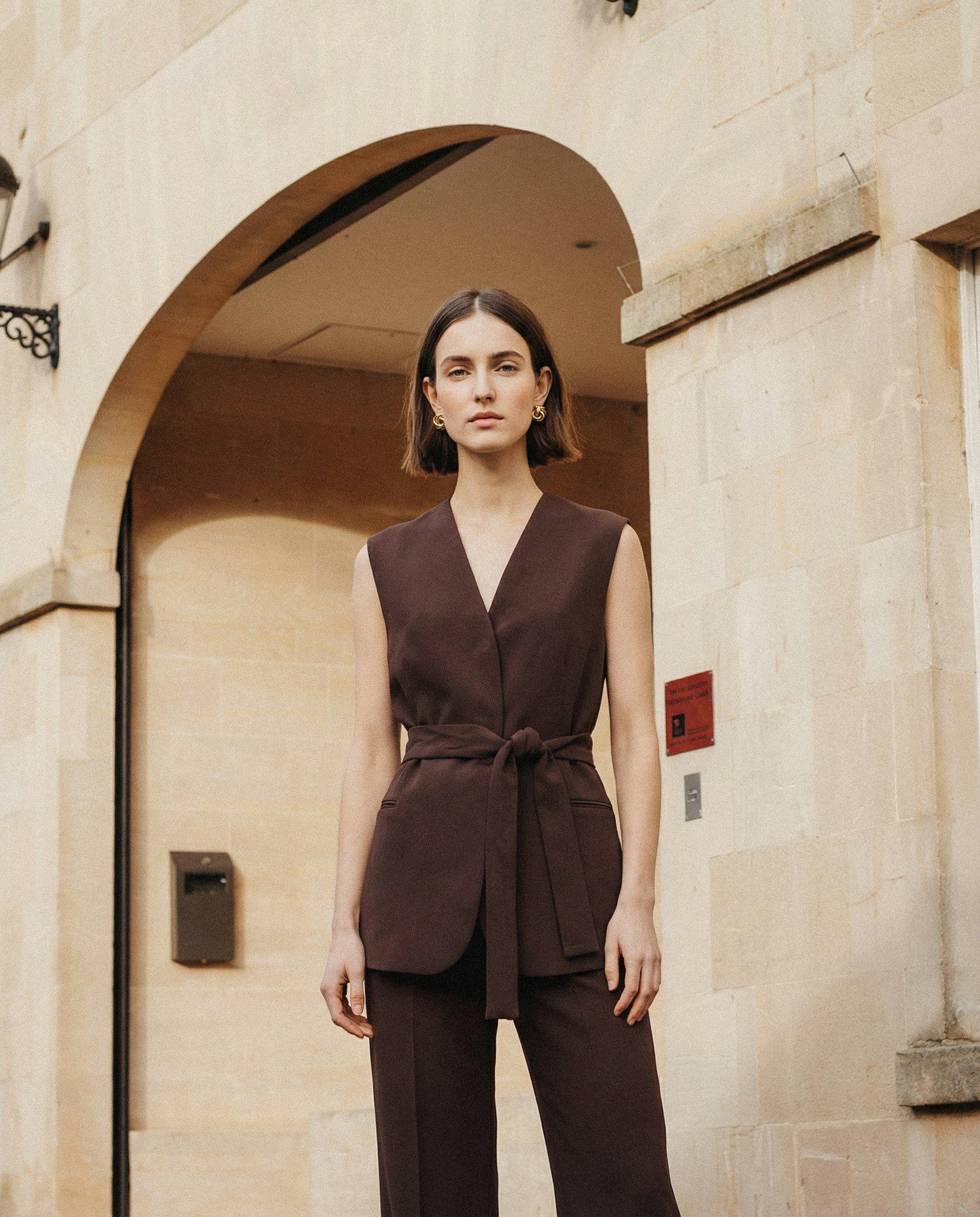 Gilet con Cintura e Scollo a V - Cacao - Image 3