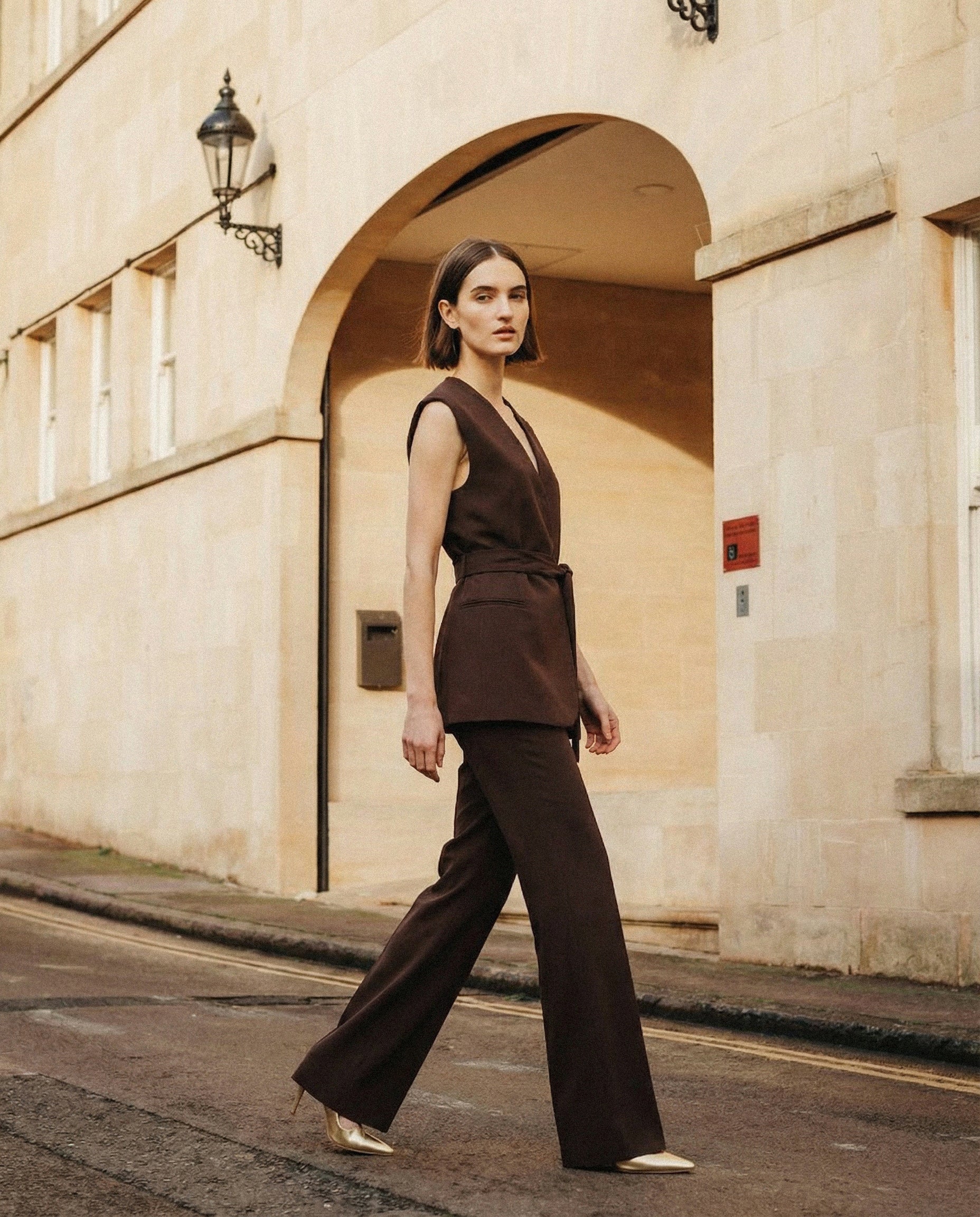 Gilet con Cintura e Scollo a V - Cacao - Image 4