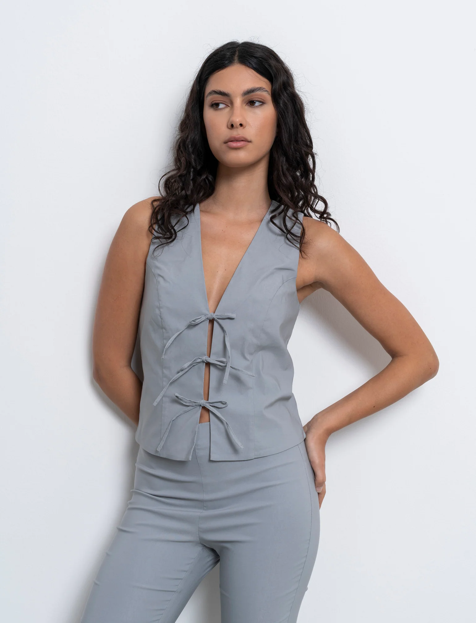 Gilet con laccetti da donna - Bianco perla