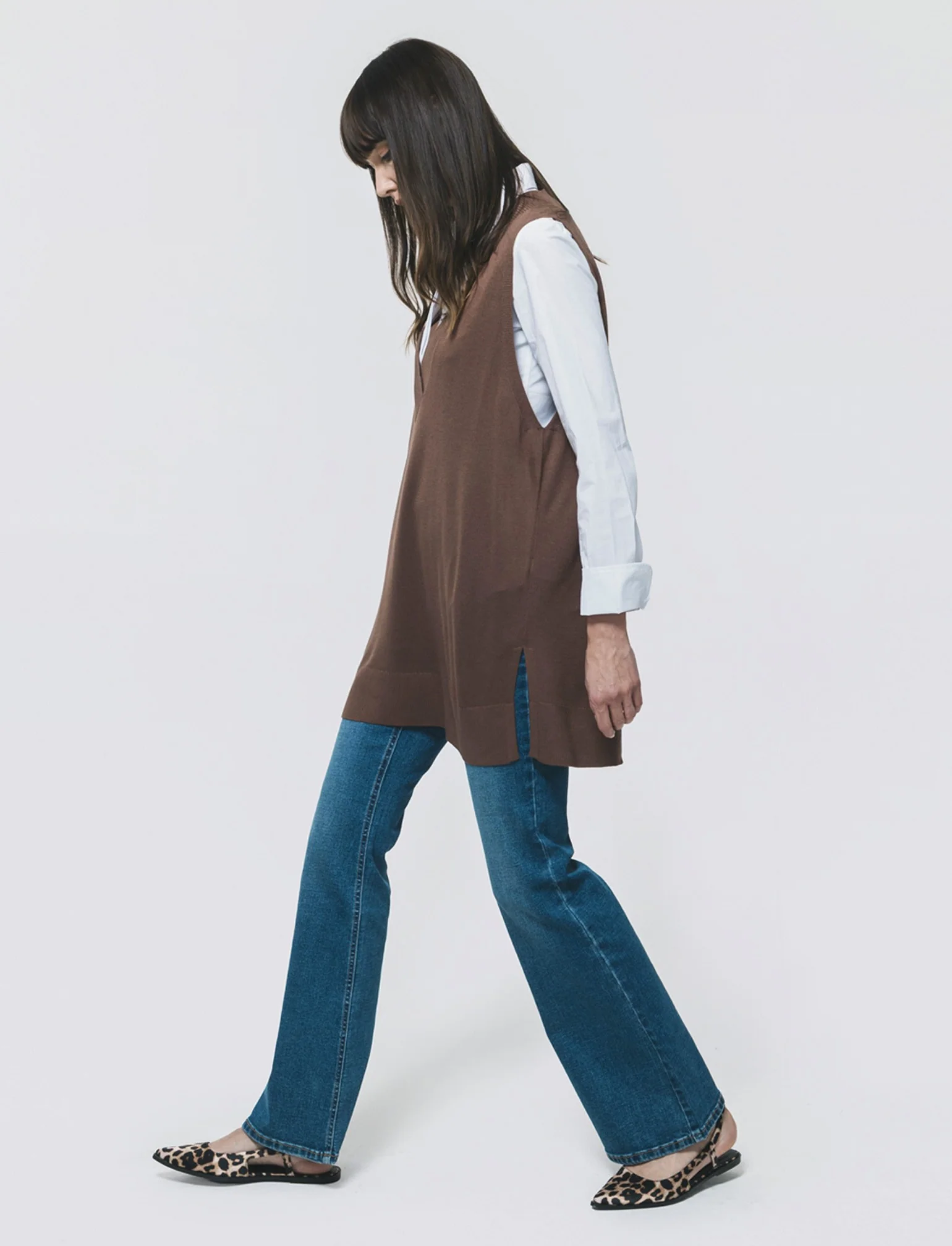 Gilet lungo con scollo a V e spacchi laterali - Marrone