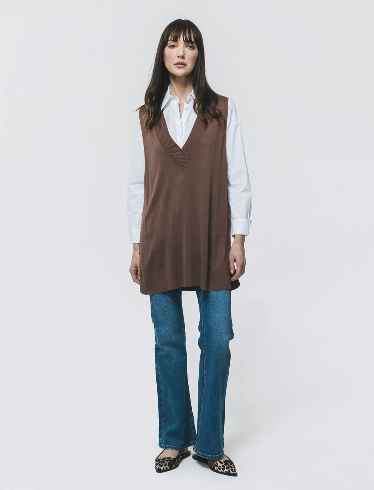 Gilet lungo con scollo a V e spacchi laterali - Marrone - Image 3