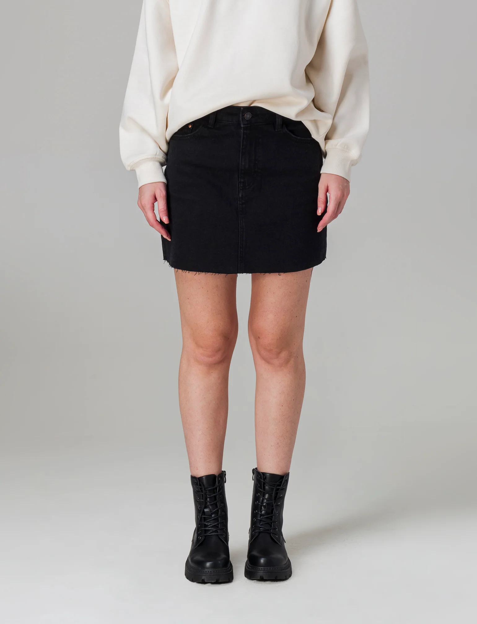 Gonna corta in denim da donna - Nero