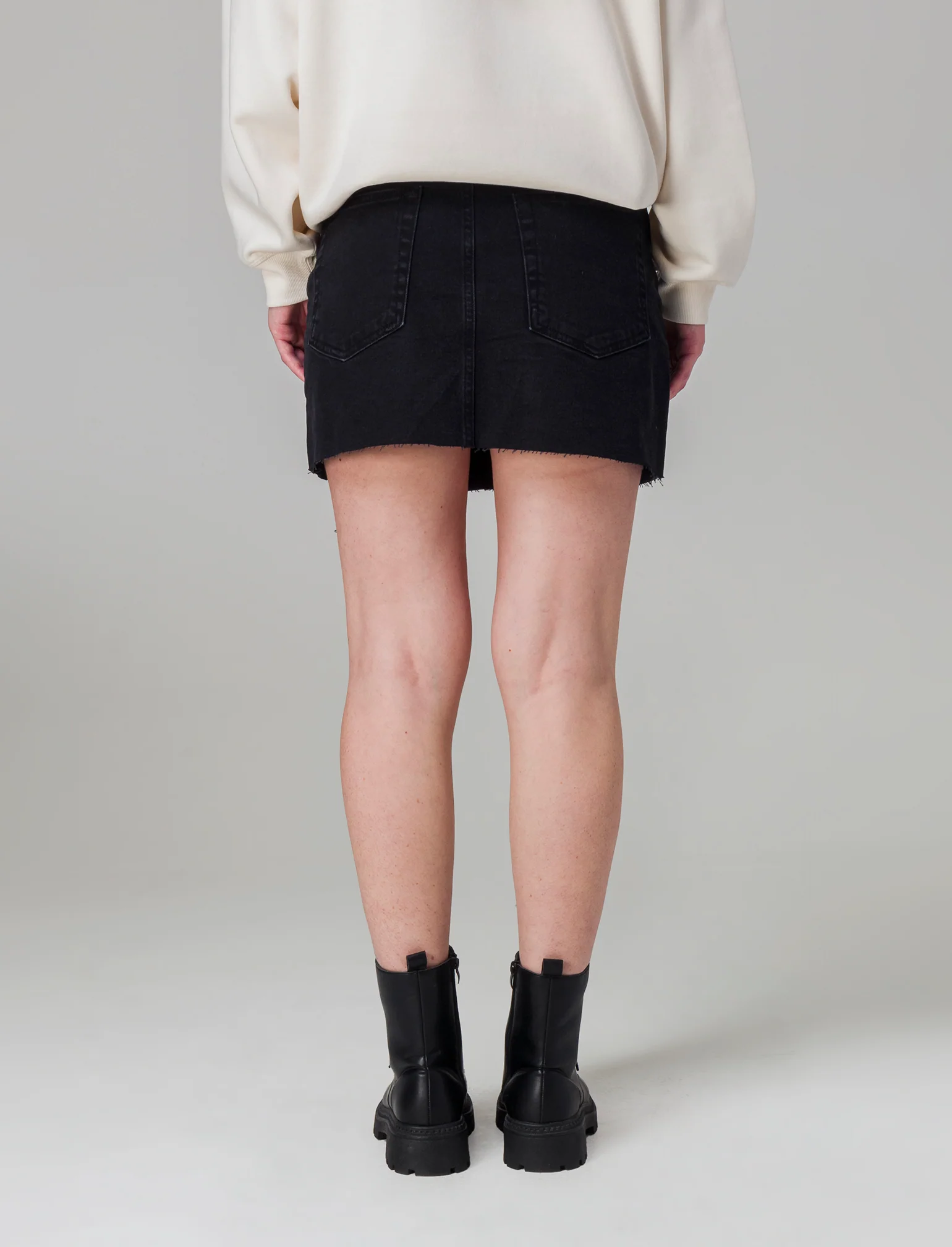 Gonna corta in denim da donna - Nero - Image 2