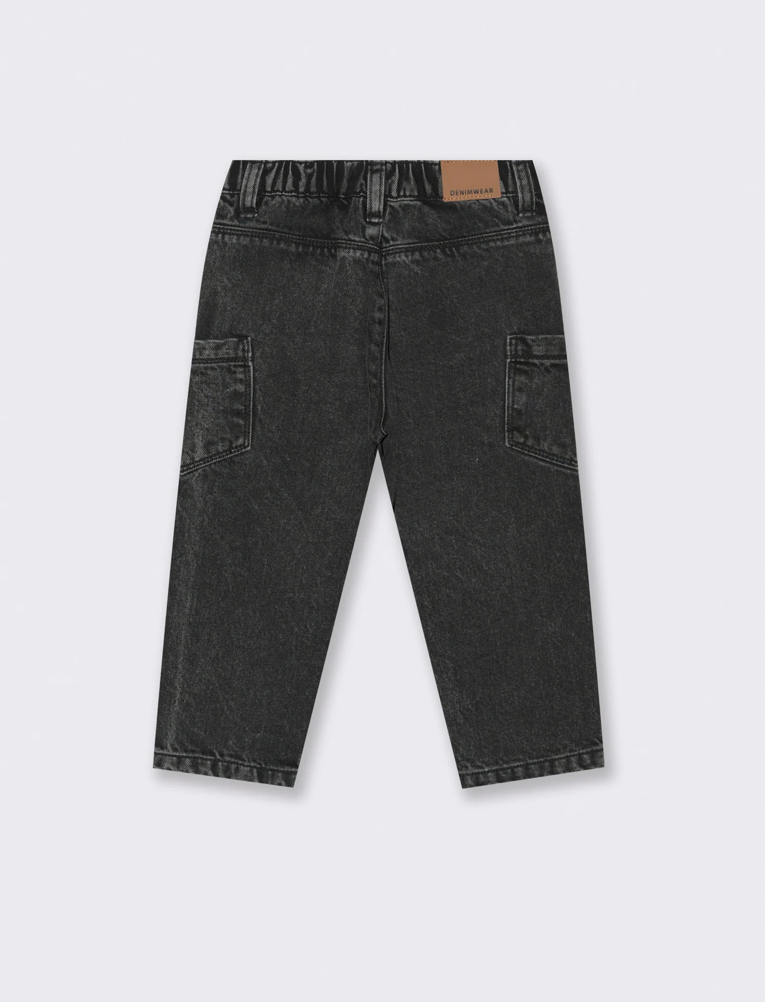 Jeans ampio con tasche - Nero - Image 2