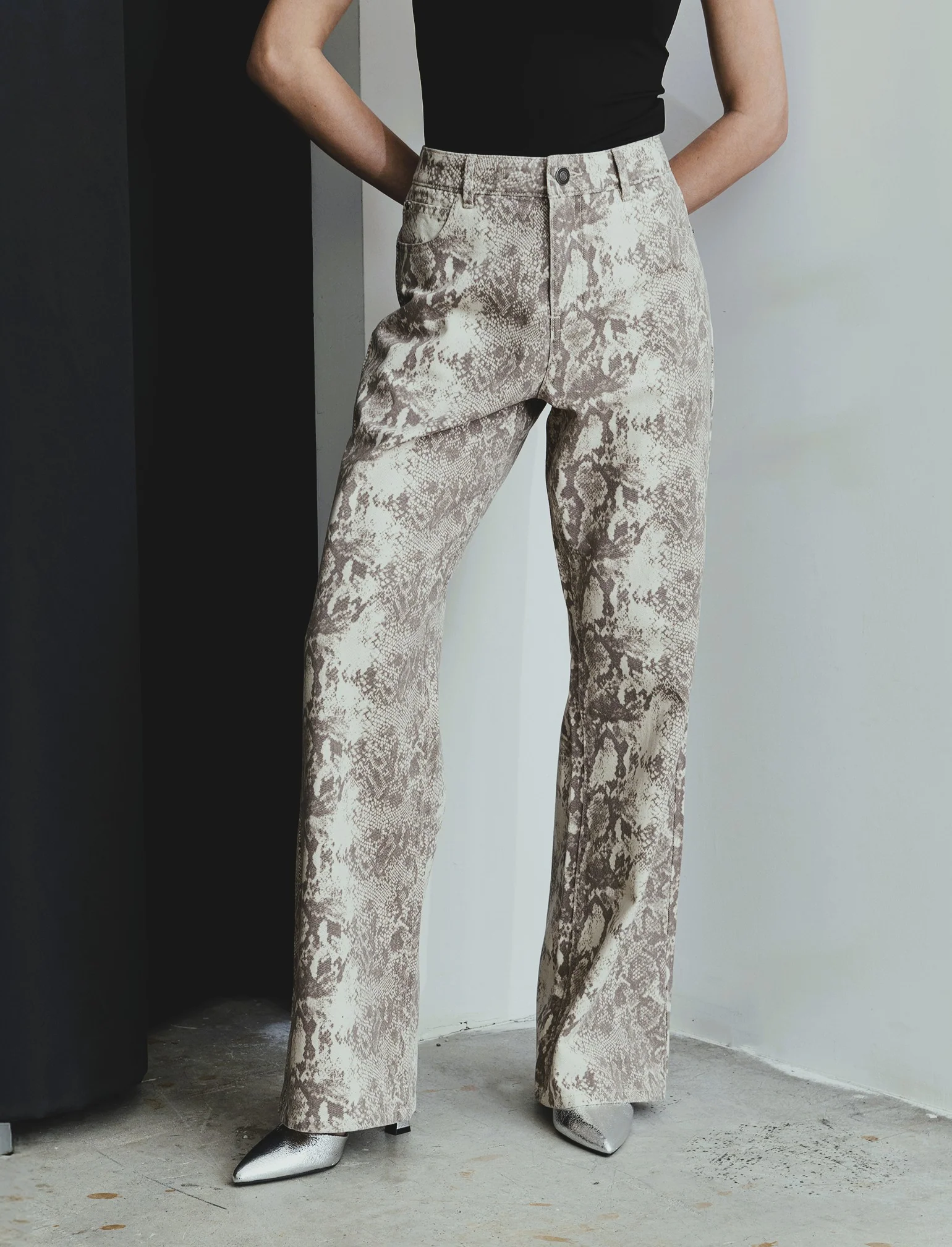 JEANS CON STAMPA ANIMALIER - var 2 - Image 3