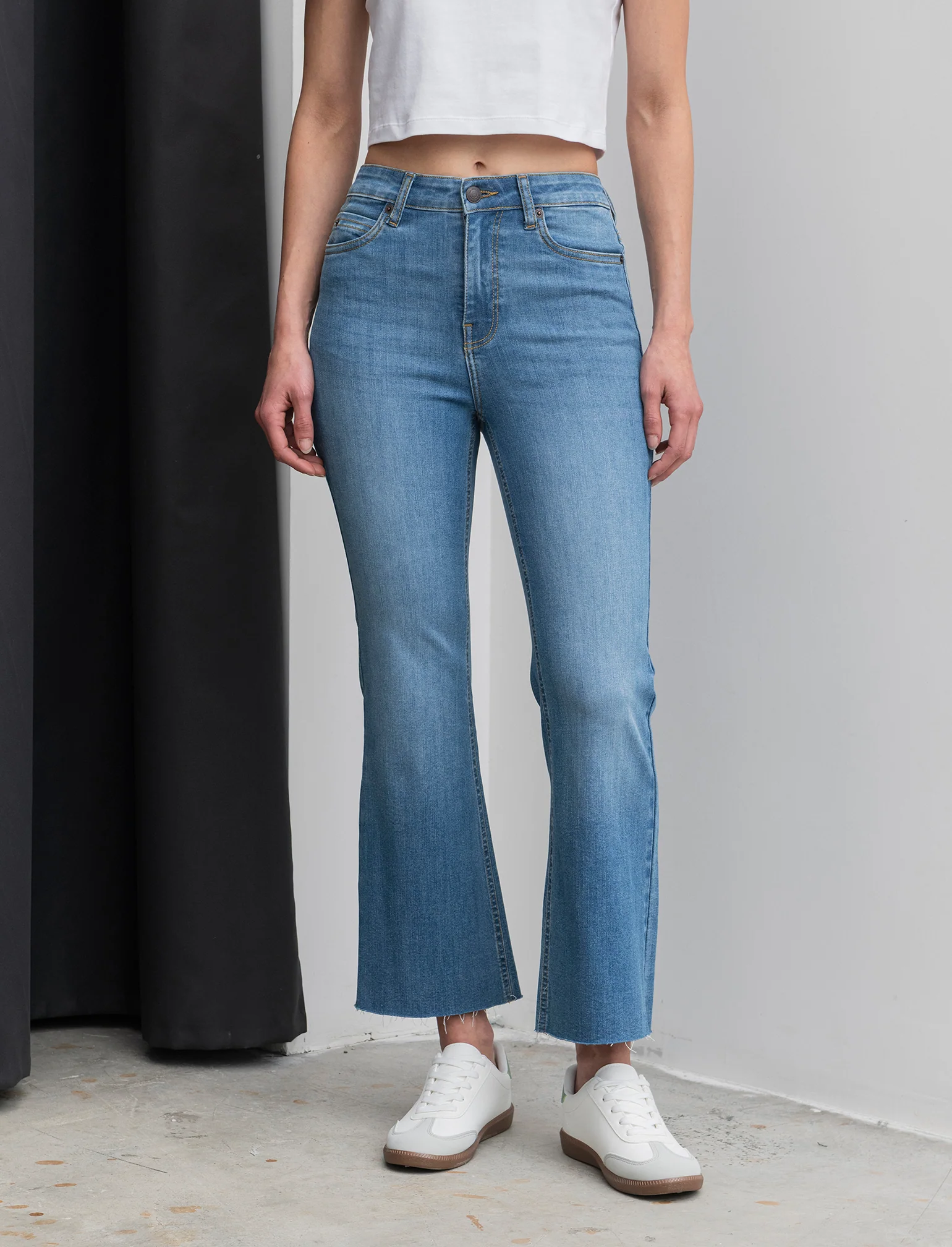 JEANS CROPPED FLARE - Denim - Image 4