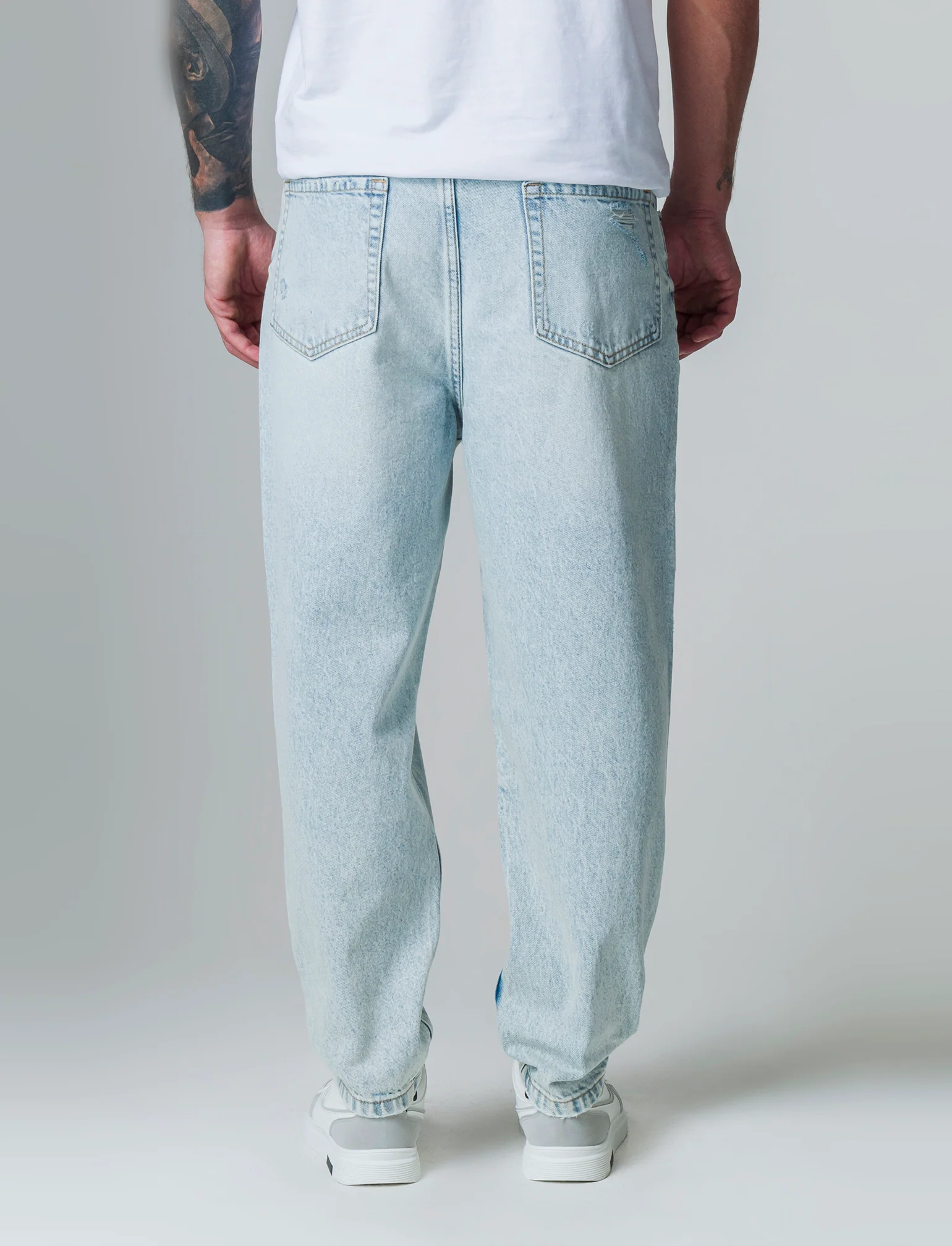 Jeans denim chiaro loose fit con strappi da uomo - Denim chiaro - Image 2
