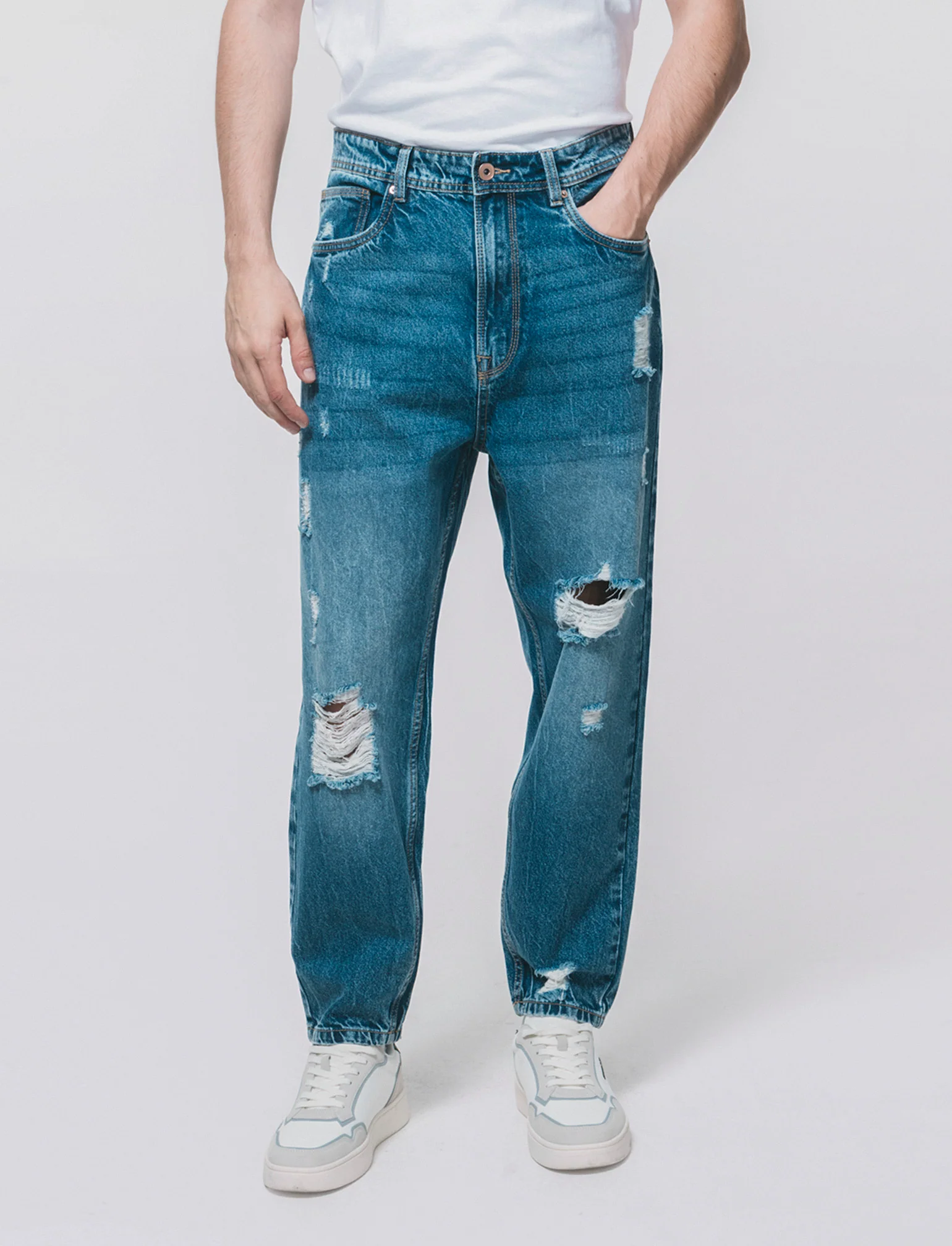 Jeans denim medio loose fit con strappi - Denim - Image 3
