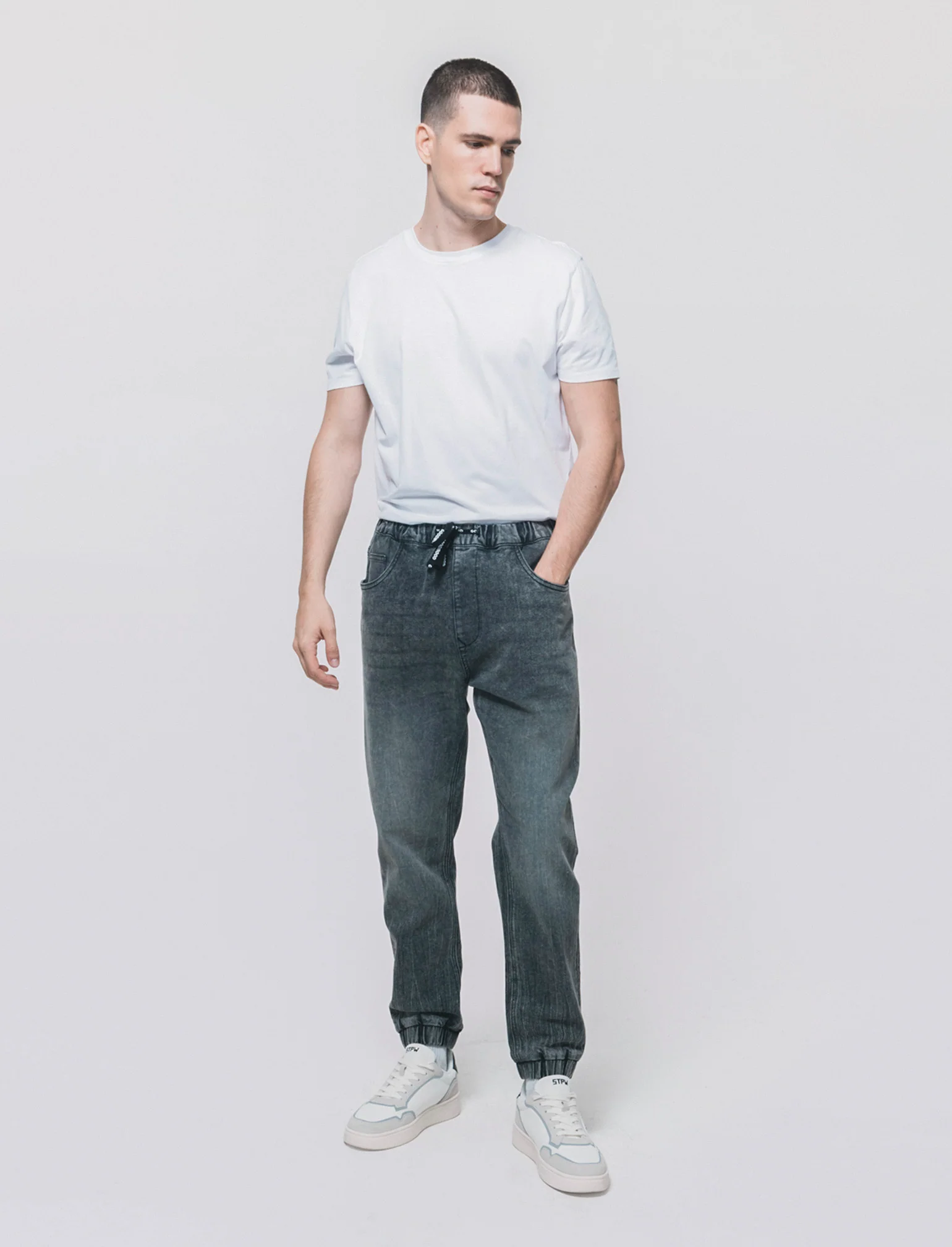 Jeans jogger con vita elasticizzata - Grigio scuro - Image 3