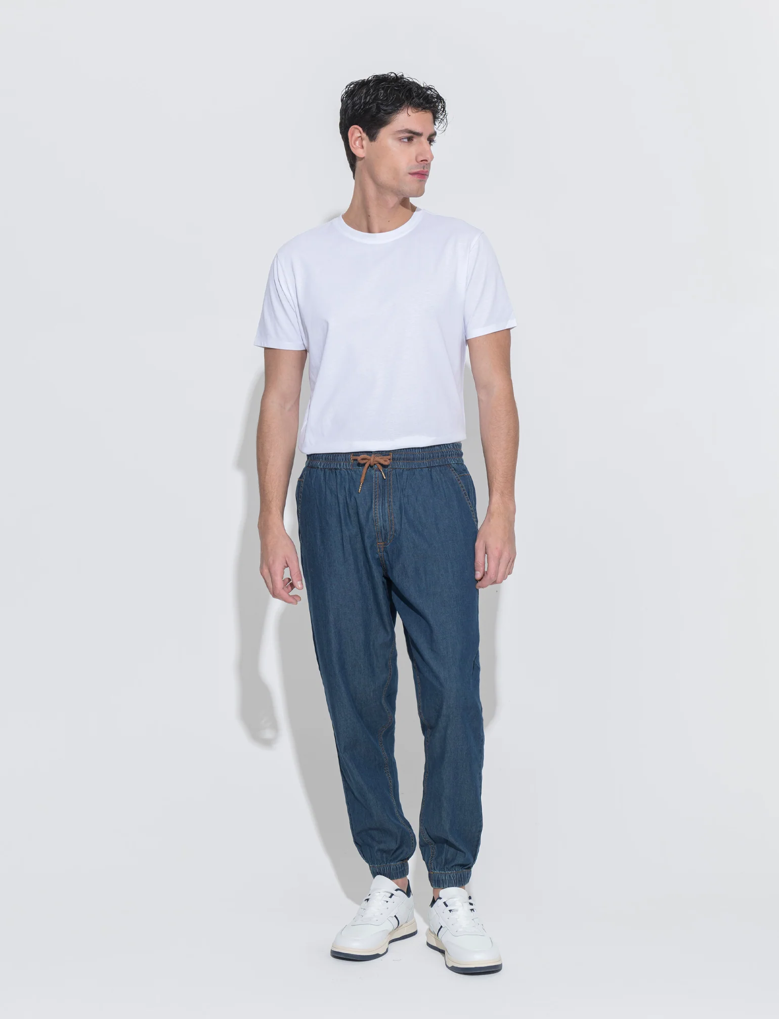Jeans leggero chino jogger da uomo - Denim - Image 3