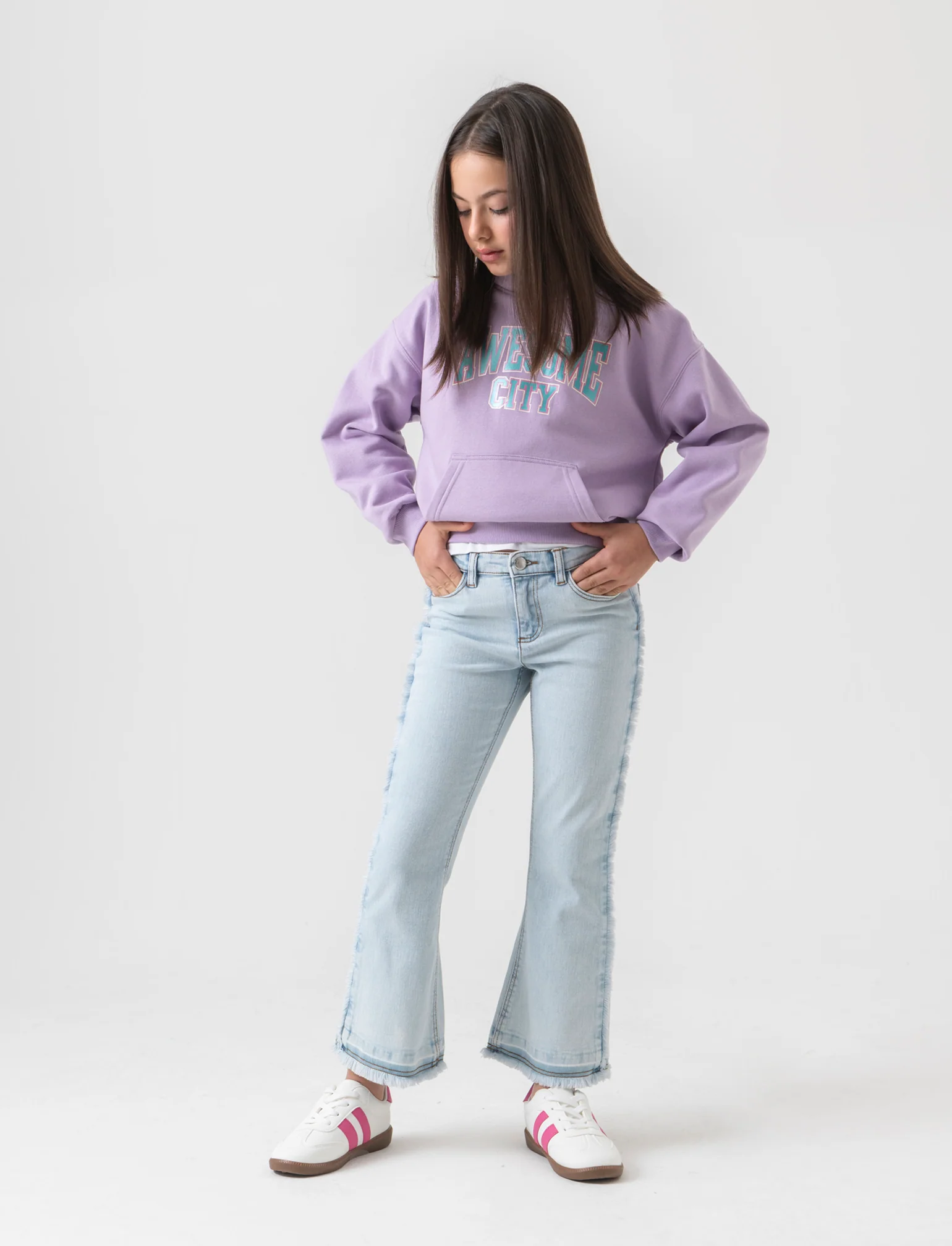 Jeans modello flare con fondo sfrangiato da bambina - Denim