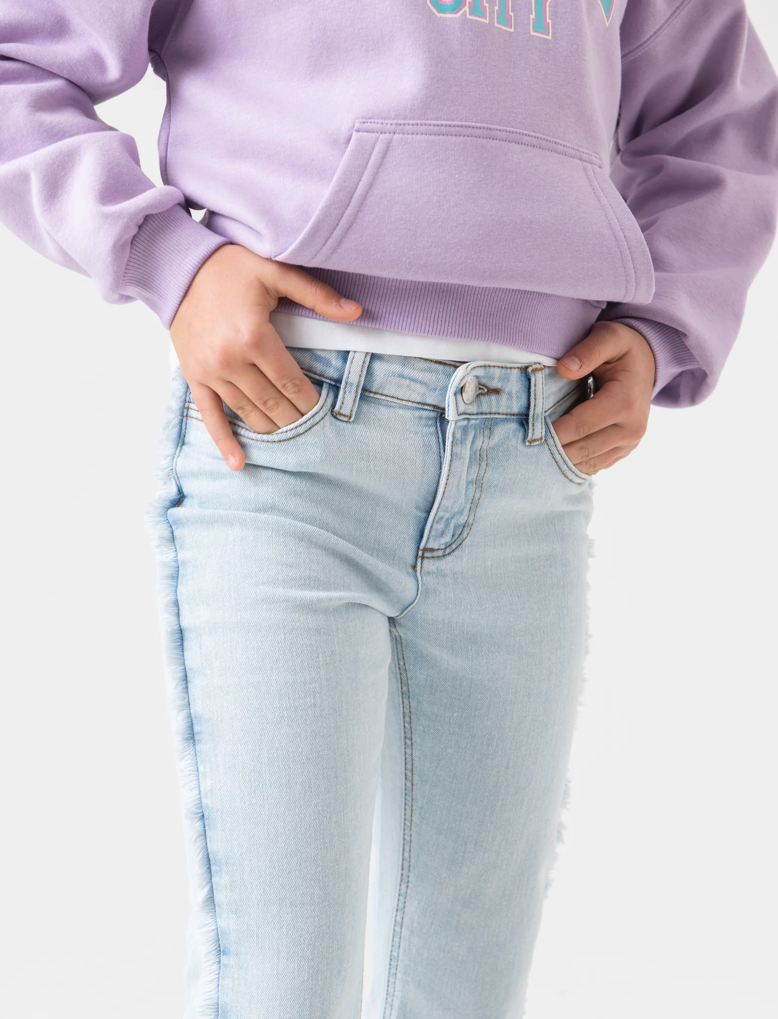 Jeans modello flare con fondo sfrangiato da bambina - Denim - Image 2