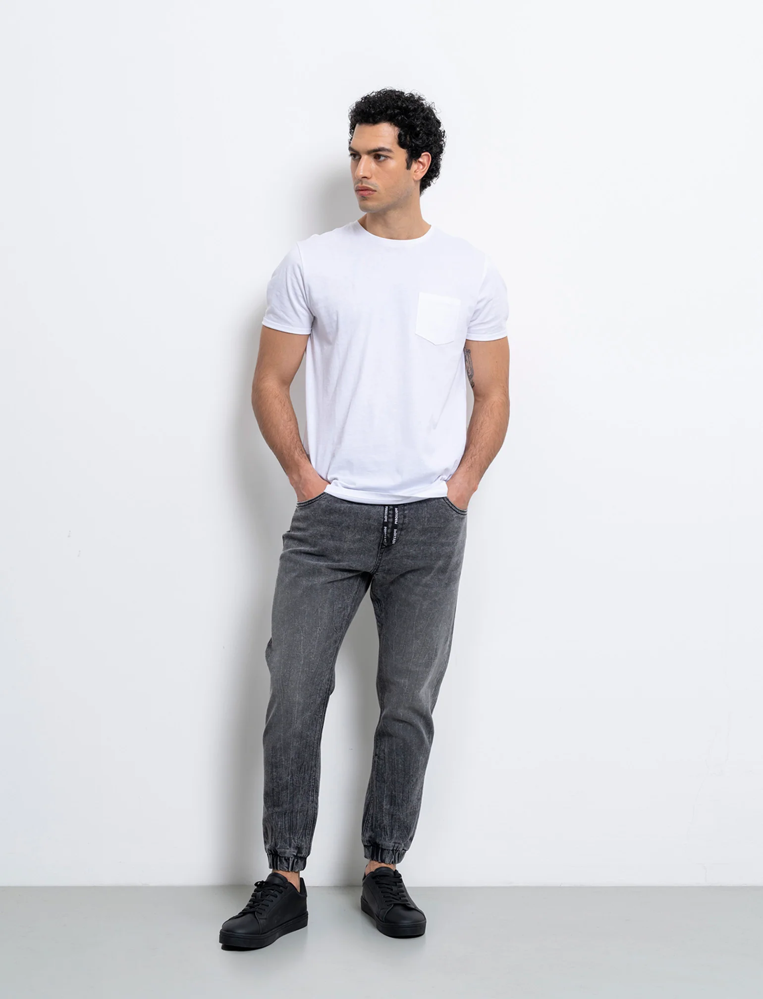 Jeans modello jogger da uomo - Grigio scuro - Image 3