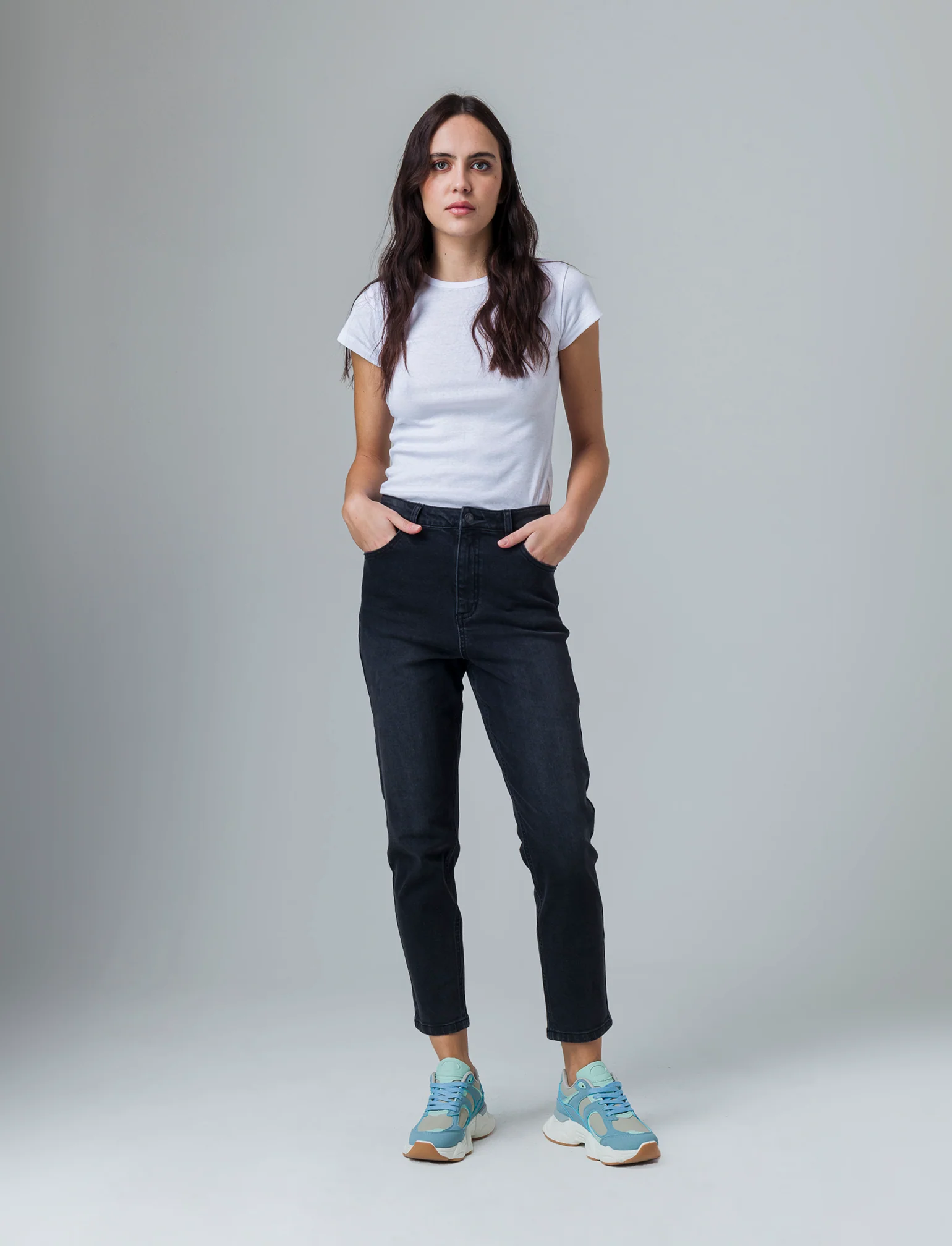 Jeans mom fit da donna - Nero - Image 2