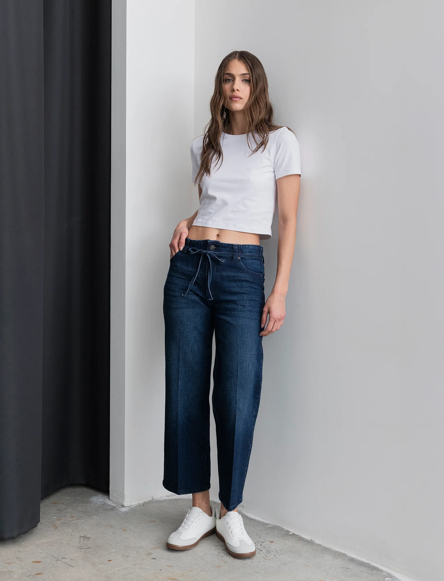 JEANS STRAIGHT CROP CON CINTURA IN TESSUTO - Denim - Image 3
