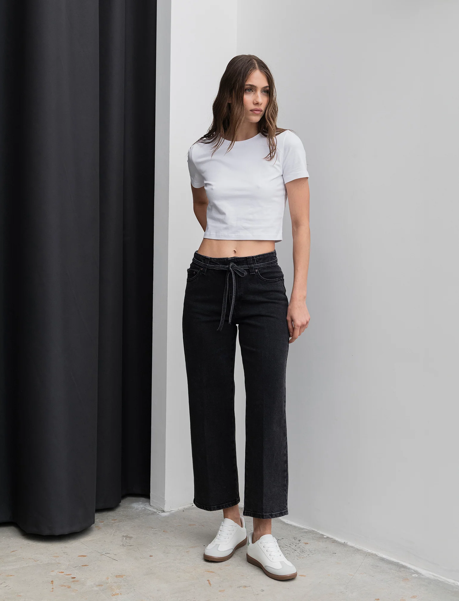 JEANS STRAIGHT CROP CON CINTURA IN TESSUTO - Grigio - Image 3