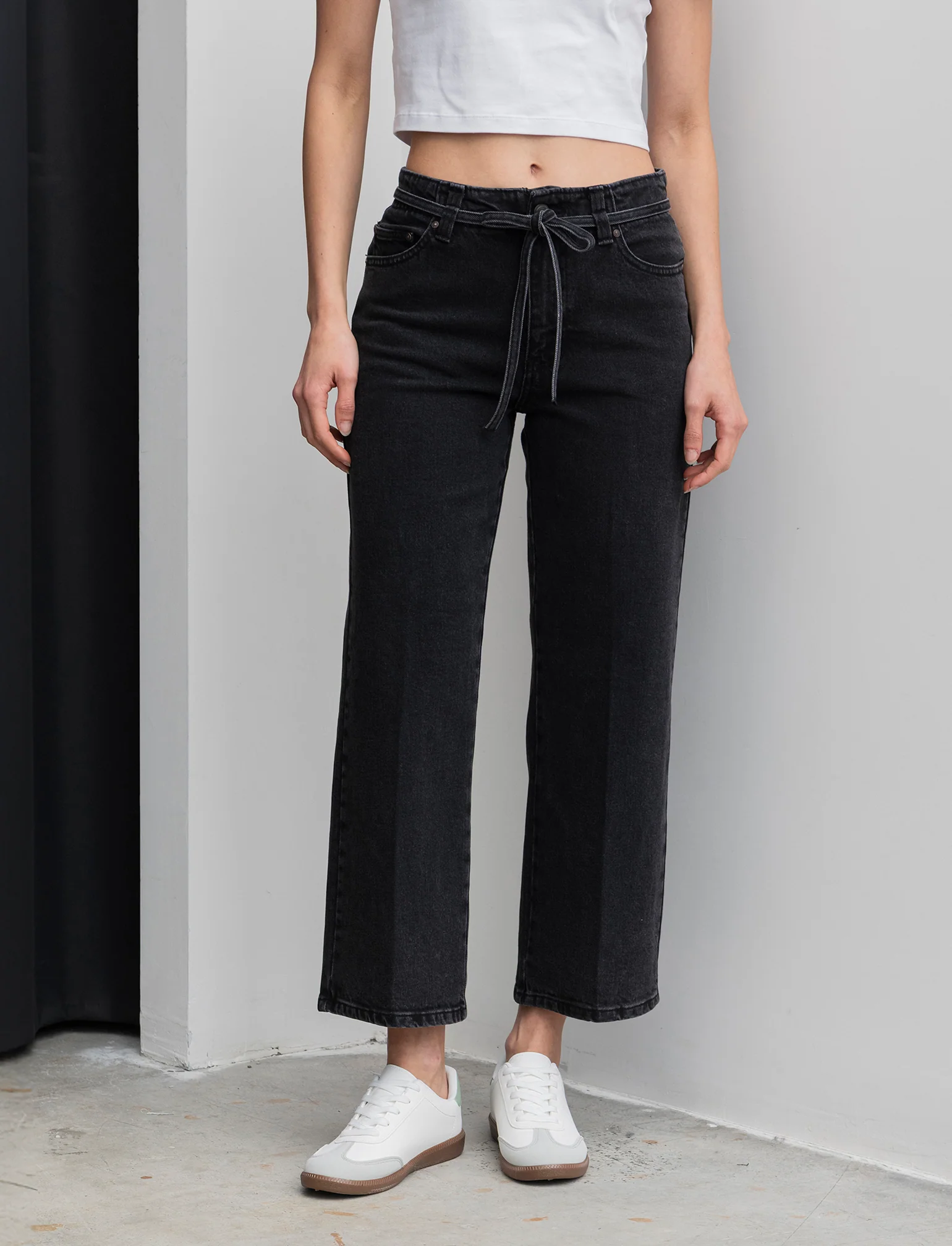 JEANS STRAIGHT CROP CON CINTURA IN TESSUTO - Grigio - Image 4