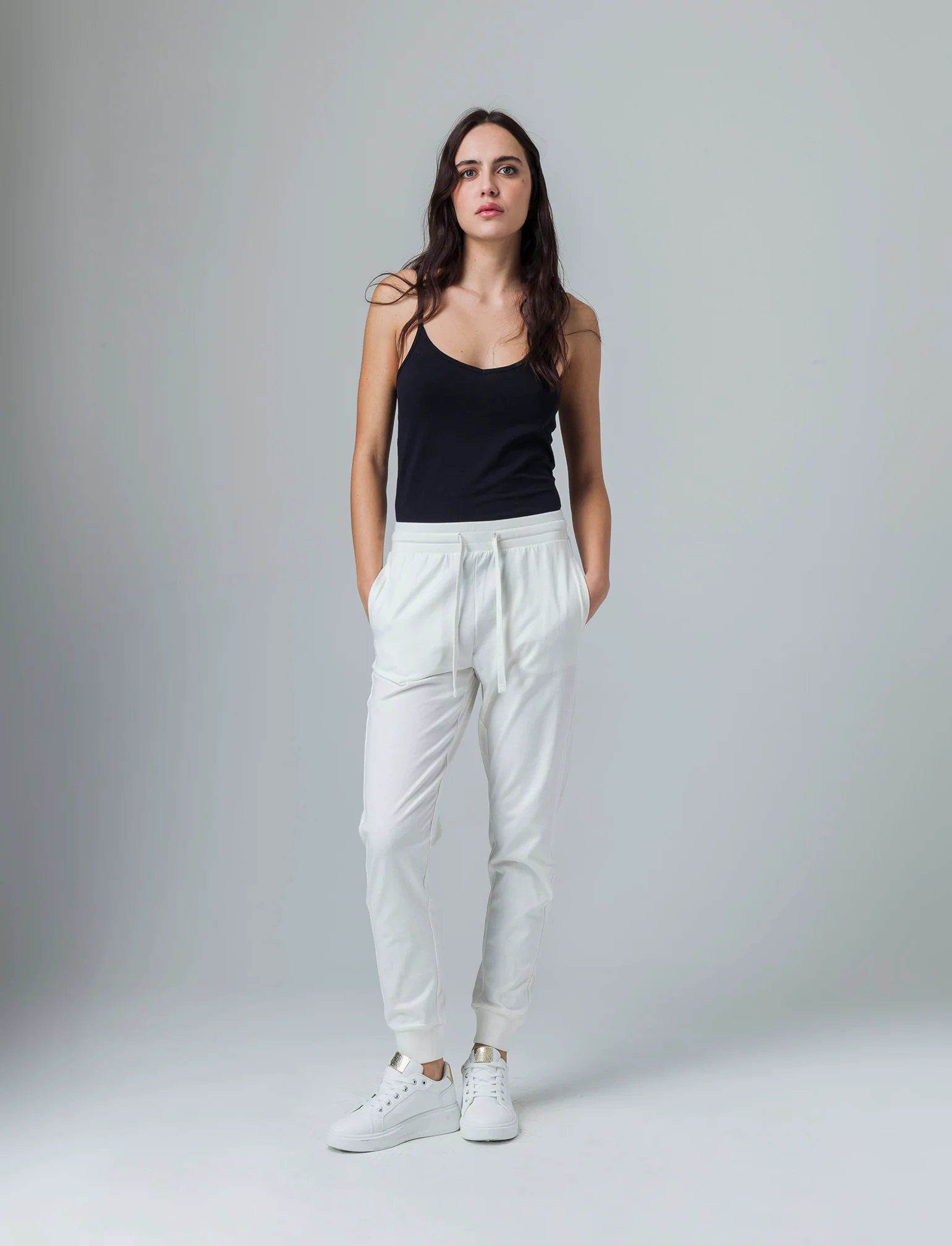 Jogger basico con tasche verticali da donna - Avorio - Image 3