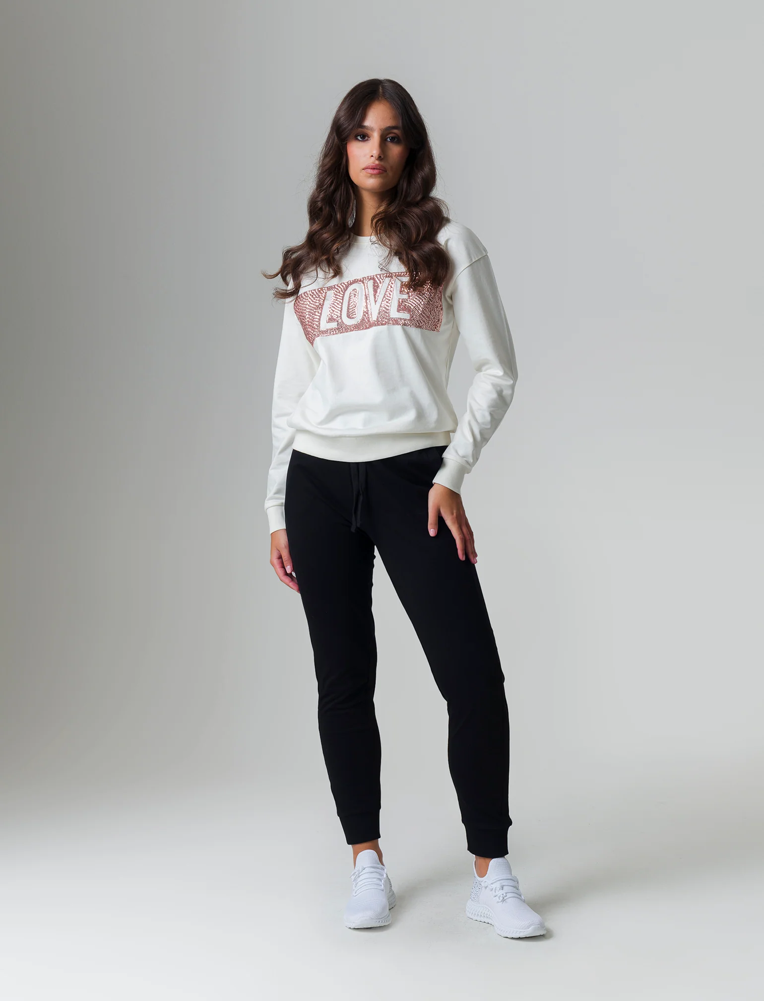 Jogger basico con tasche verticali da donna - Nero - Image 3