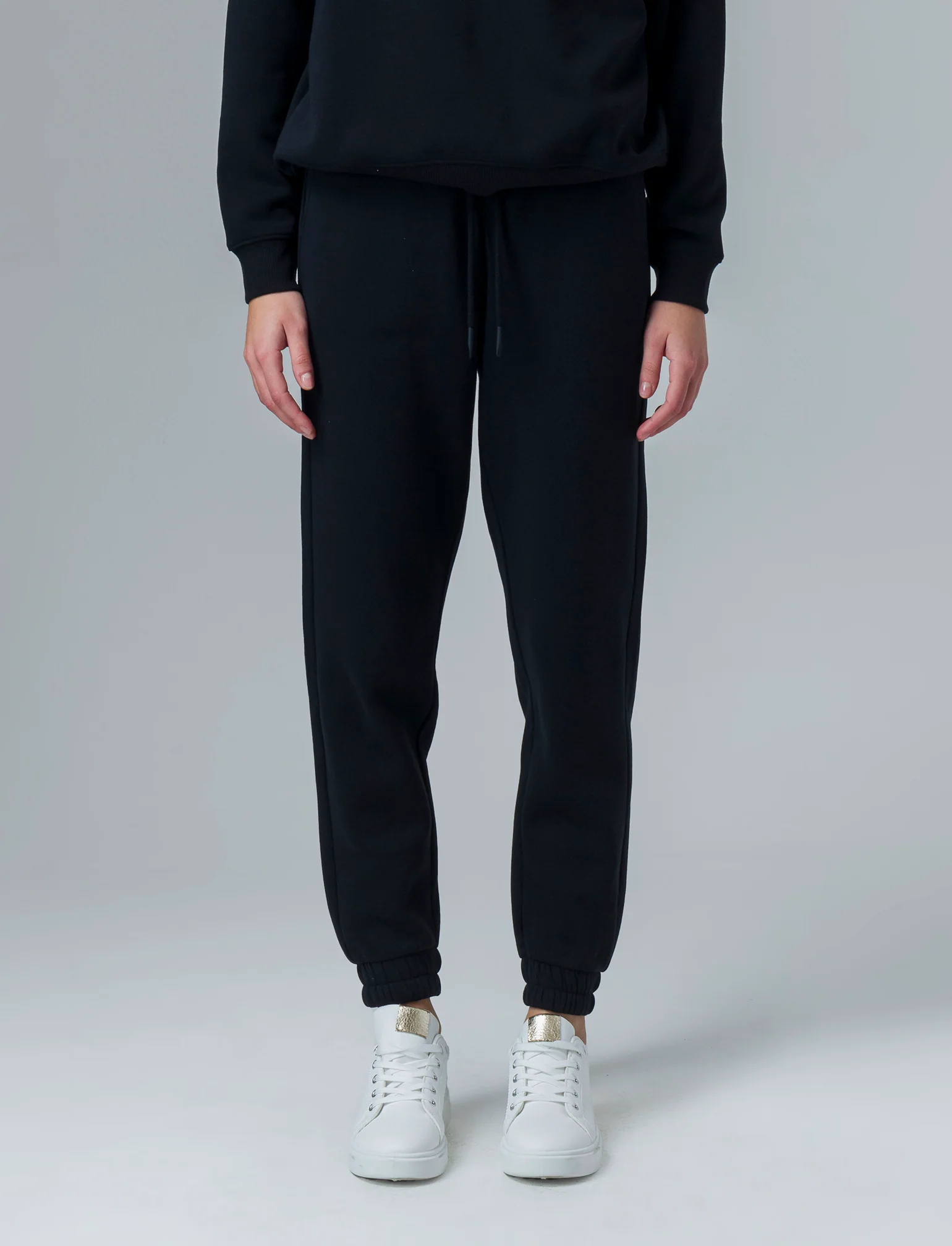 Jogger basico da donna - Nero - Image 3