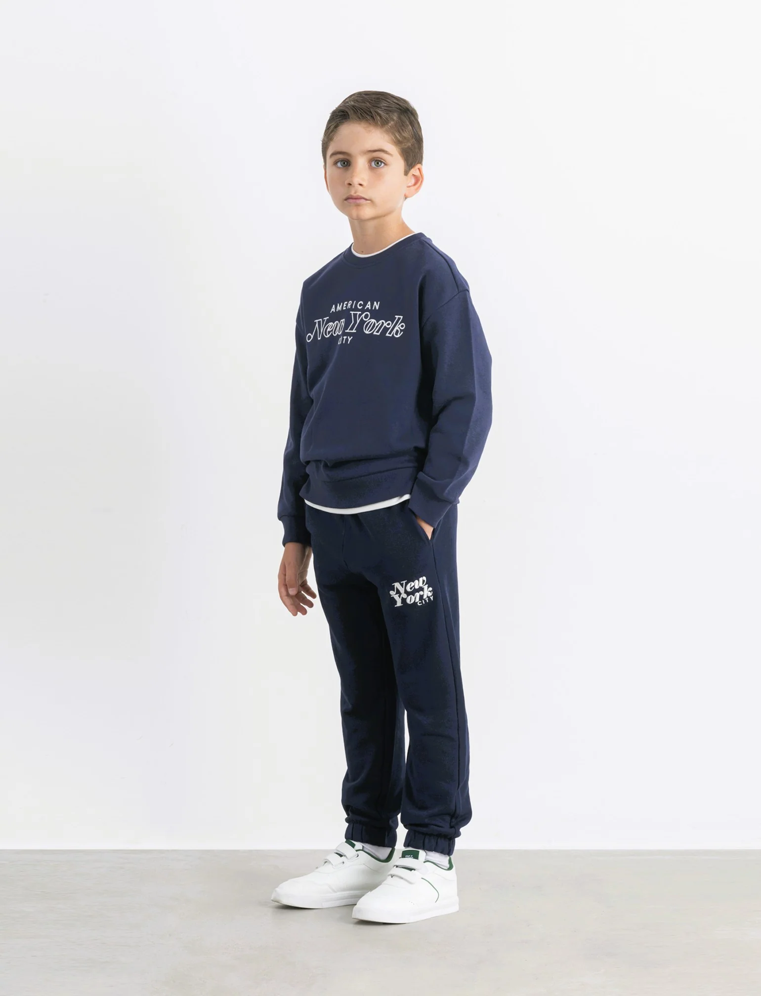 Jogger con ricamo college. - Blu - Image 3
