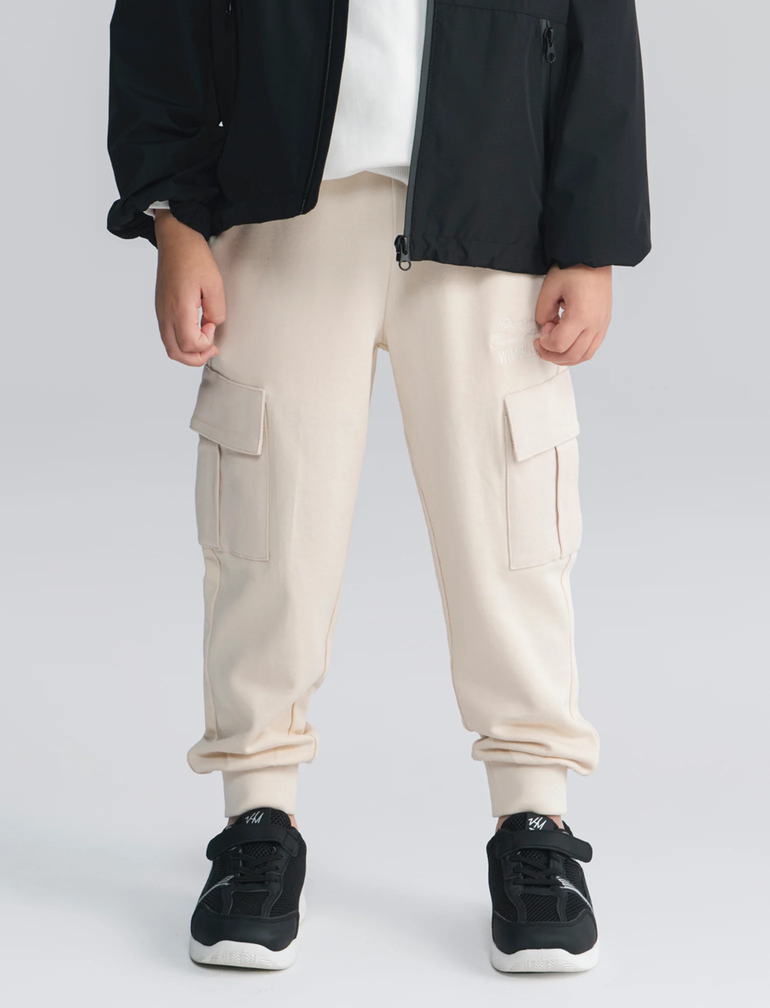 Jogger in felpa con tasconi e ricamo - Beige - Image 4