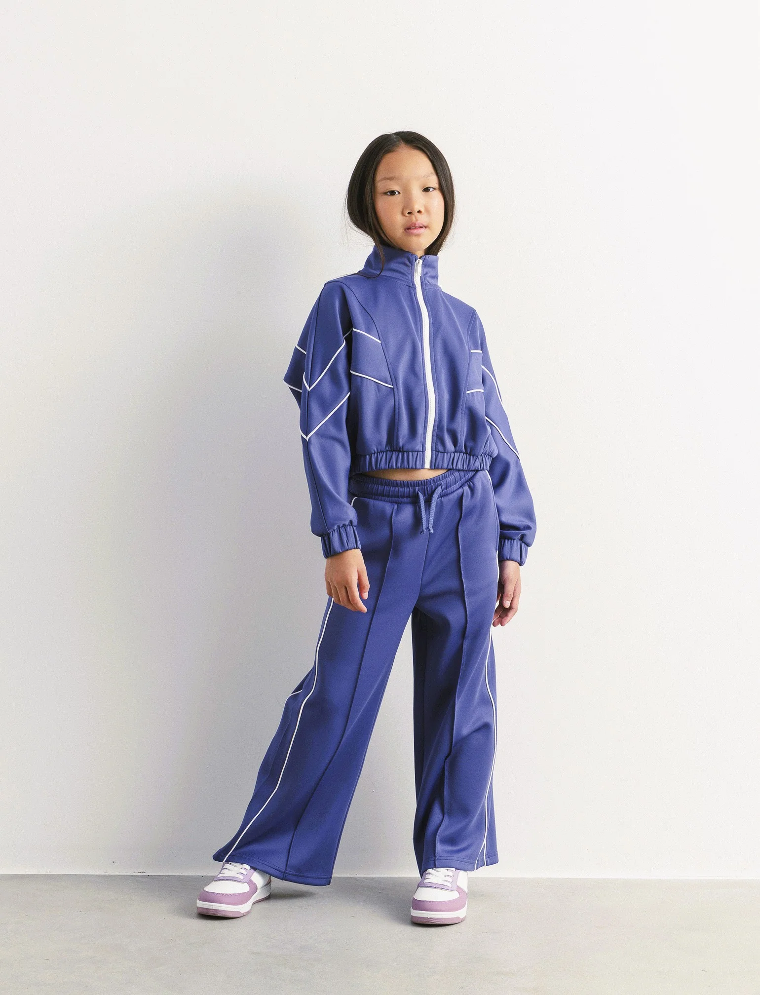Jogger sport da bambina modello gamba larga con profili a contrasto. - Avion