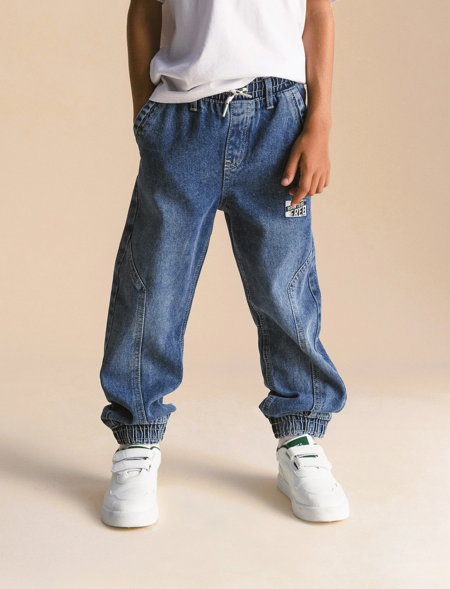 Jogging in denim. - Denim - Image 2