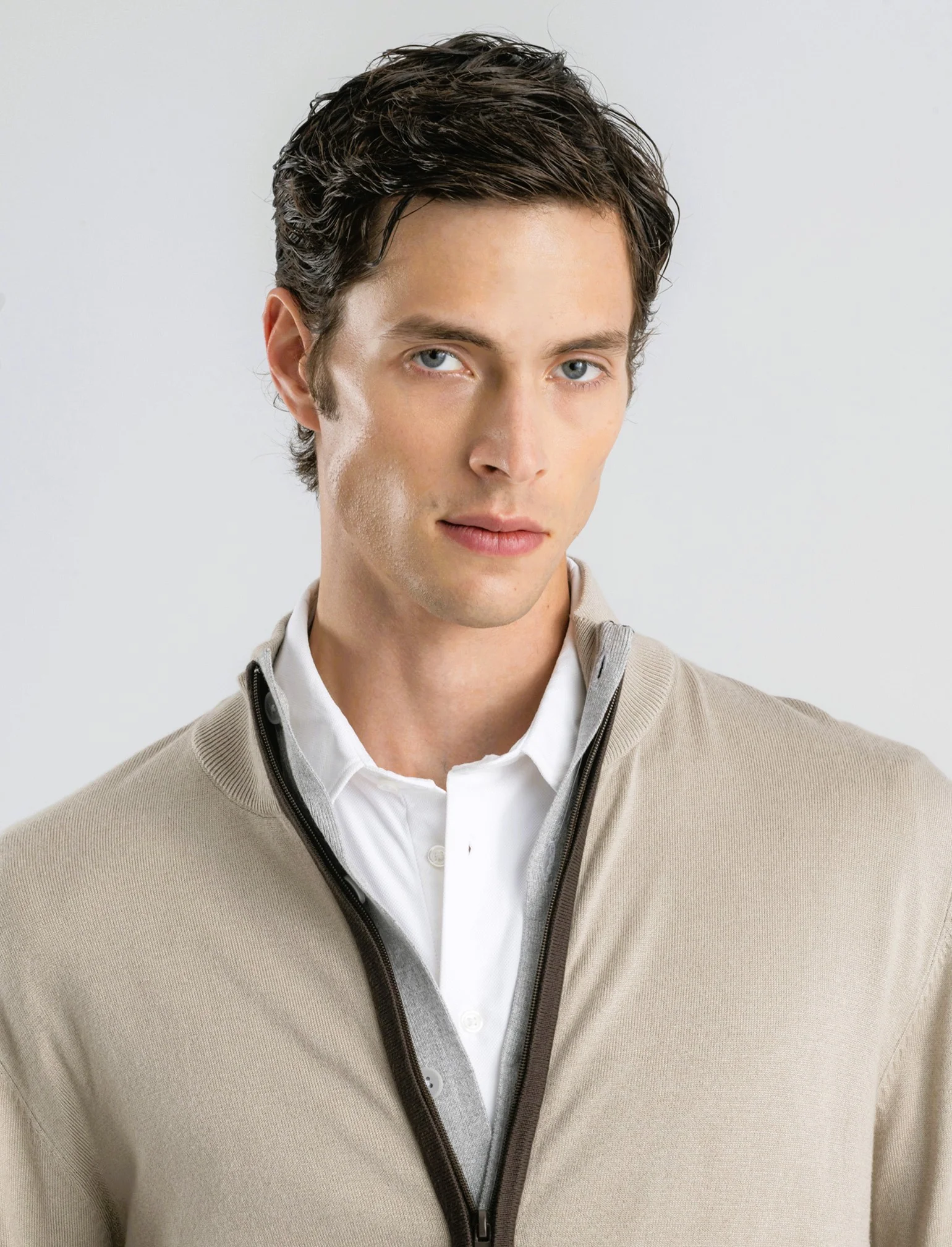 MAGLIA CARDIGAN CON BOTTONI E CERNIERA - Beige