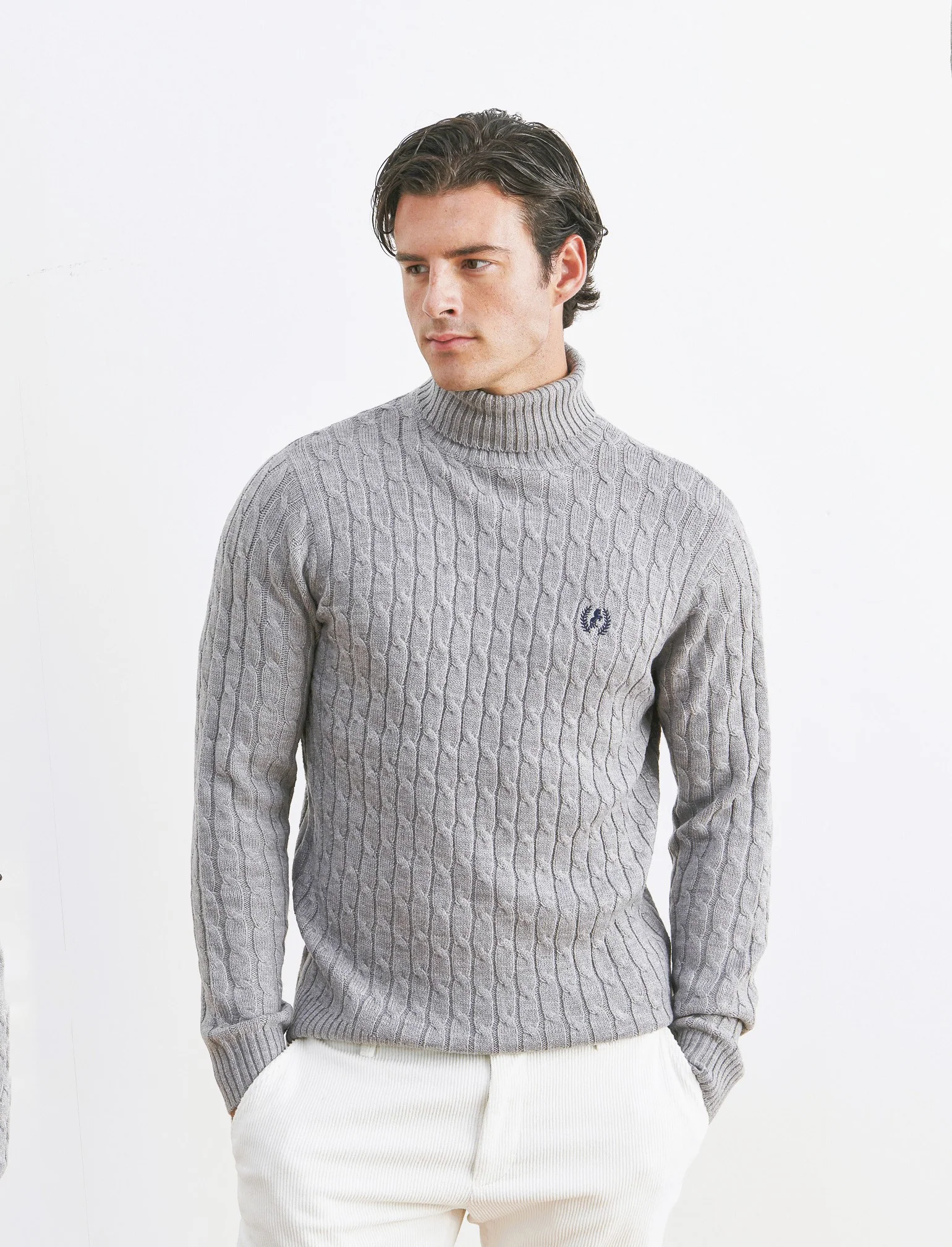 MAGLIA COLLO ALTO A TRECCE - Grigio mel.
