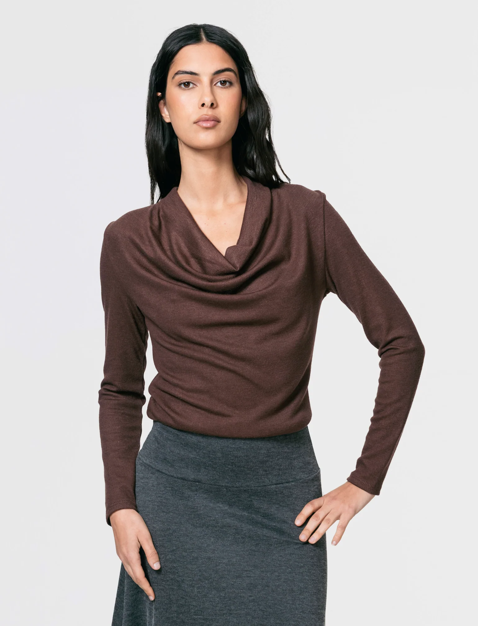 Maglia in tessuto morbido con scollo drappeggiato - Moro - Image 4