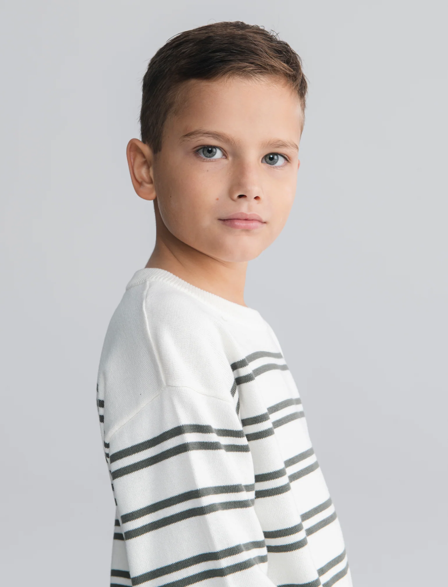 Maglia rigata girocollo in cotone comoda - Bianco latte - Image 4