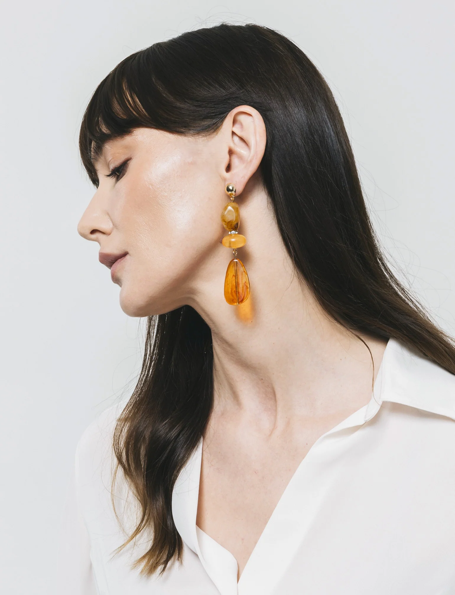 Orecchini Pendenti con Tre Pietre Eleganti - Marrone