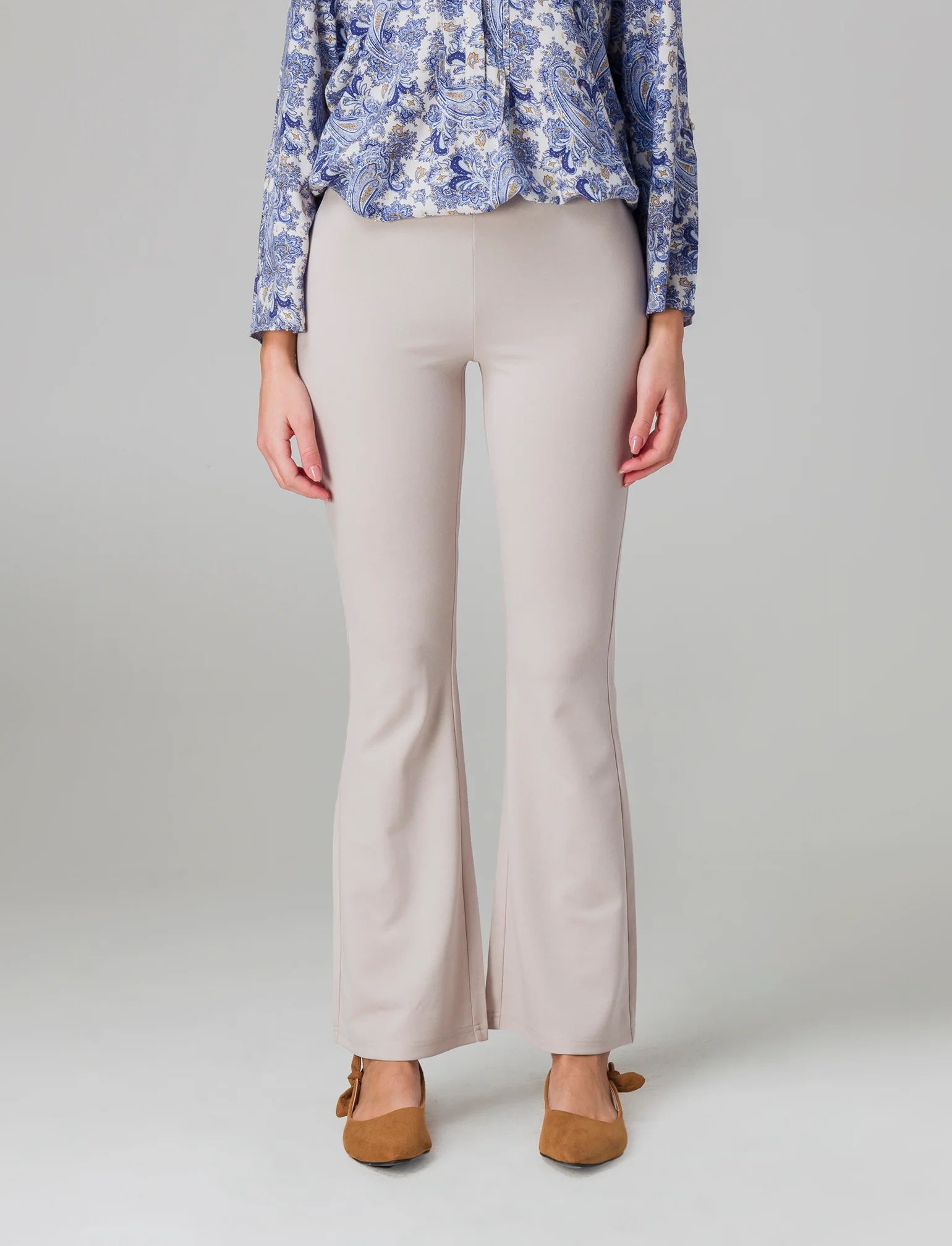 Pantalone basico flare da donna - Sabbia