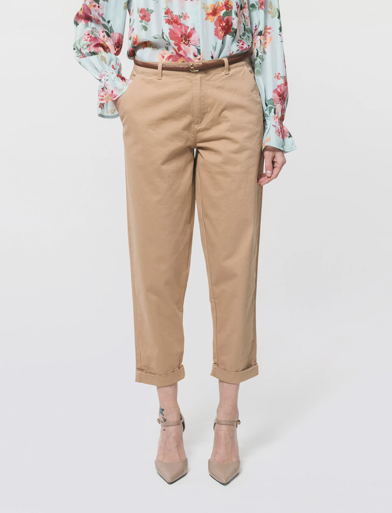 Pantalone Chino con Cintura e Risvolti - Cammello - Image 4