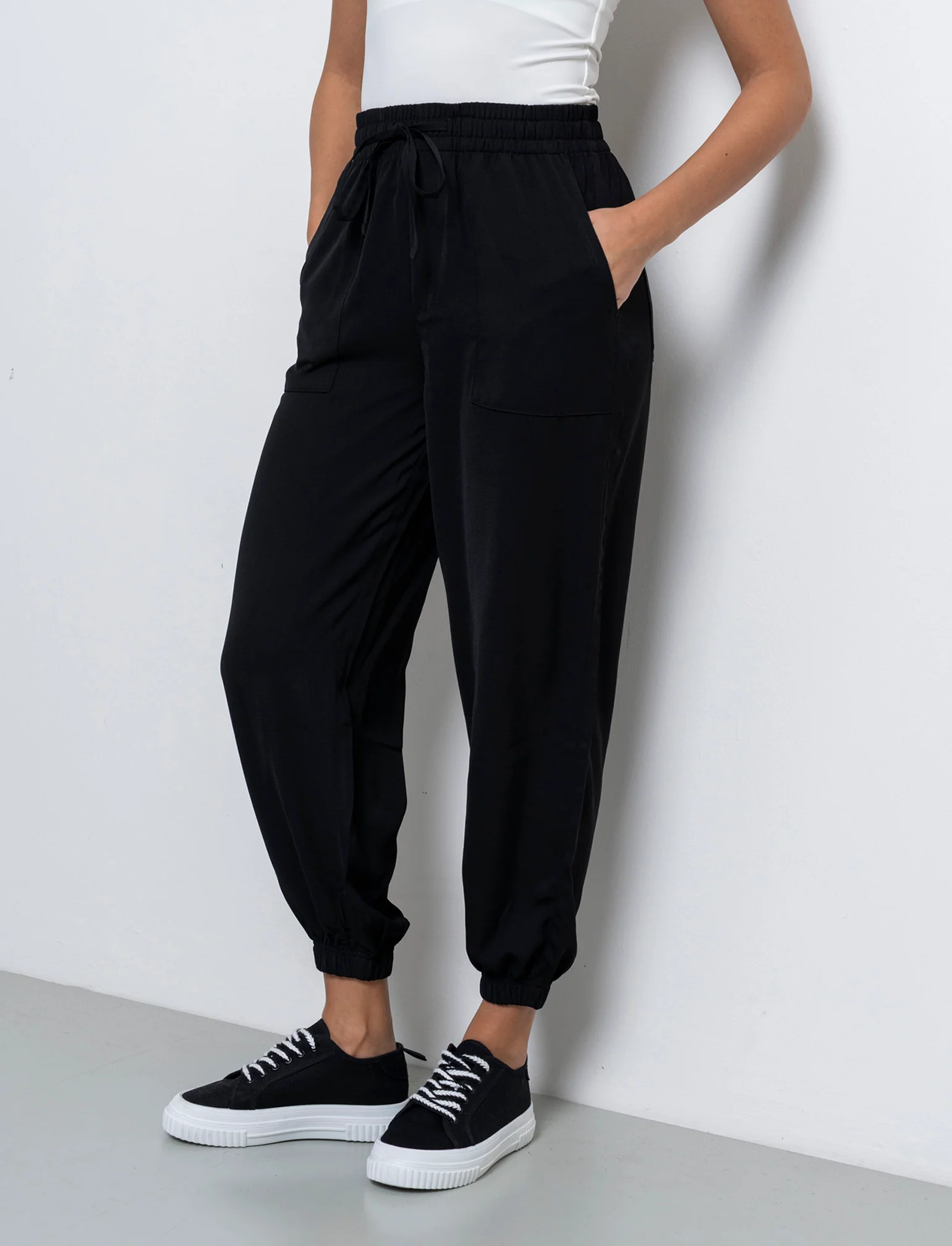 Pantalone con coulisse da donna - Nero