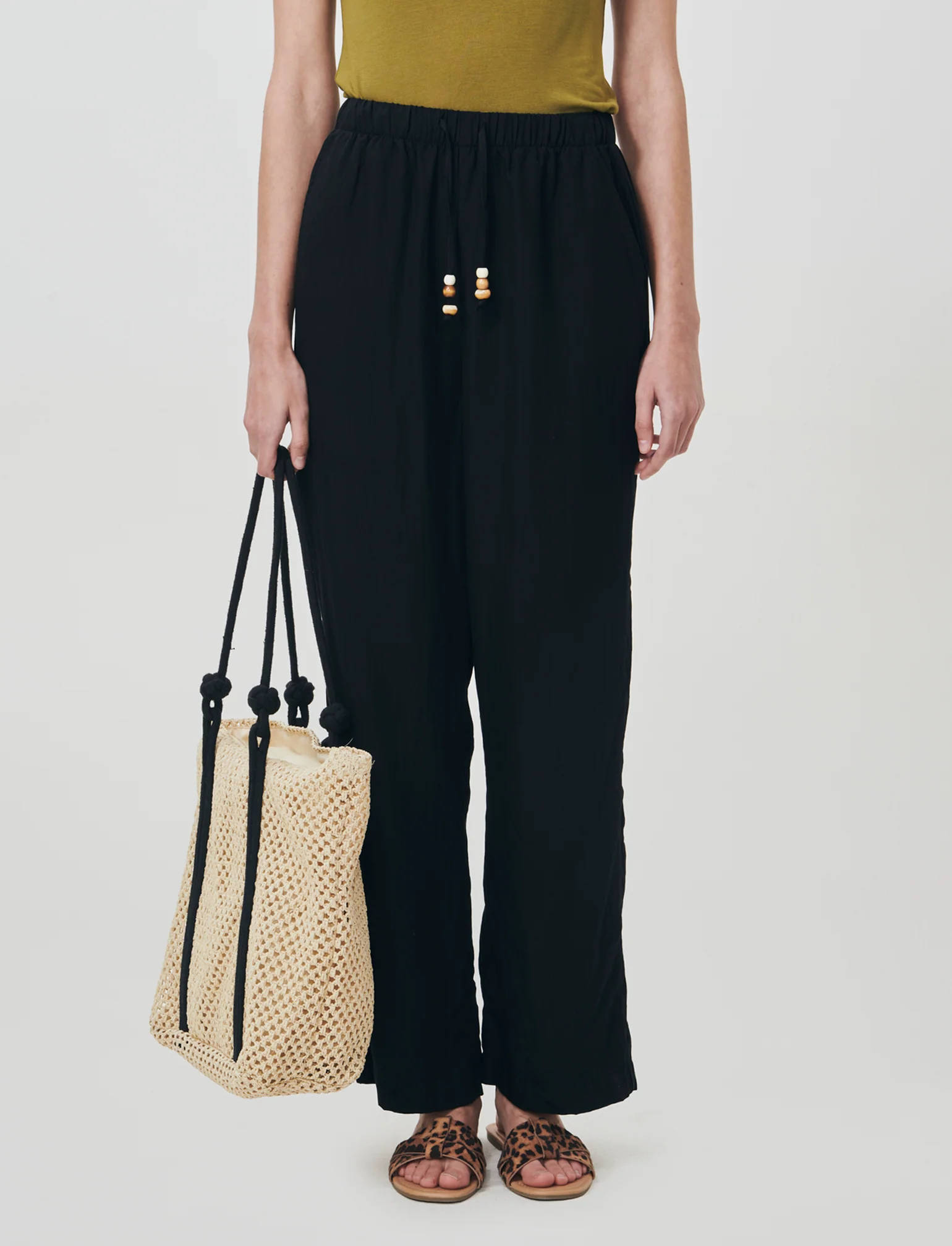 Pantalone con coulisse e tasche - Nero - Image 2