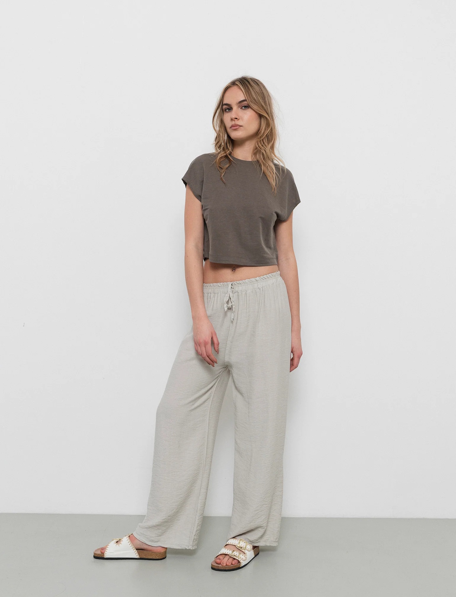 Pantalone con elastico e lacci in vita - Sabbia