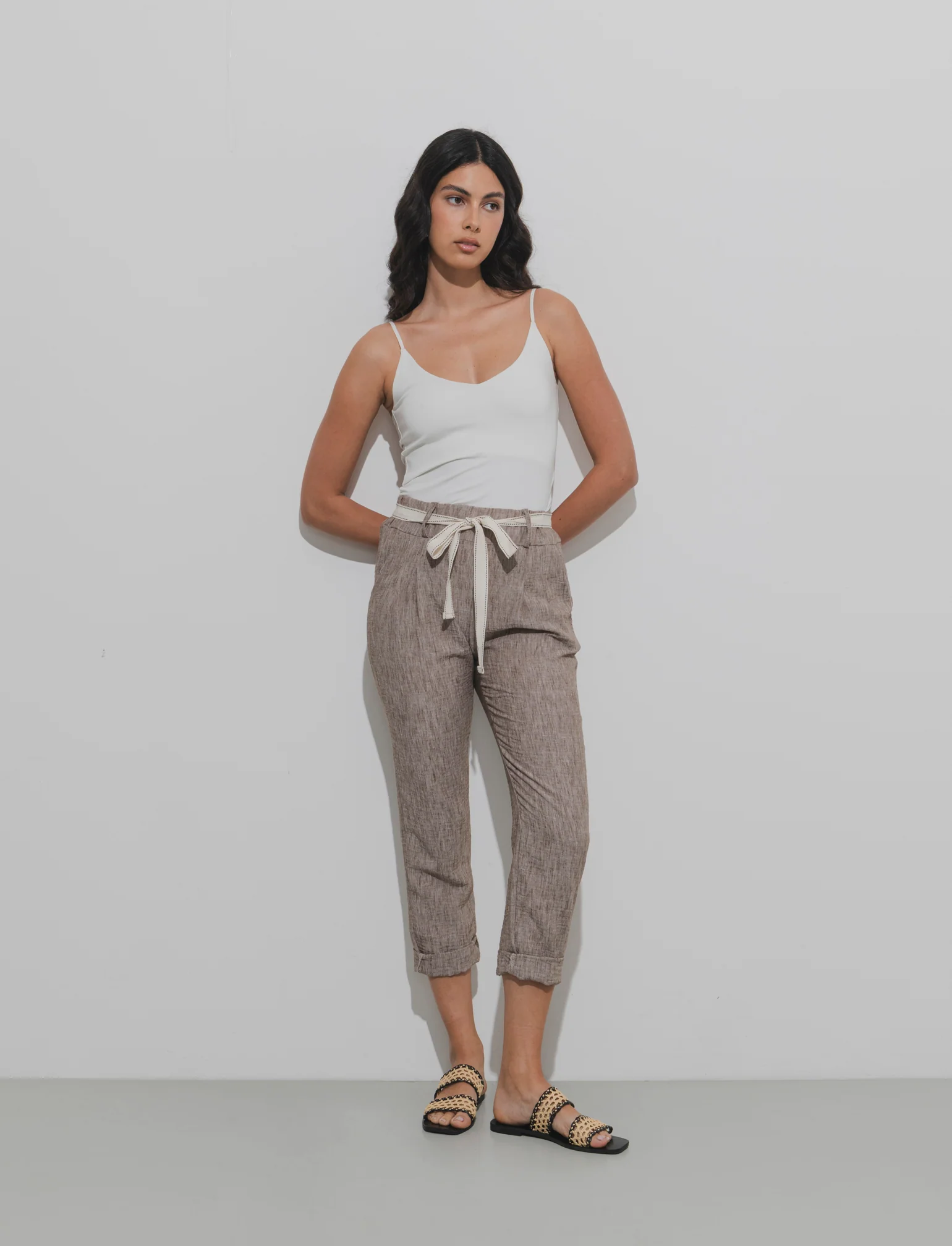 Pantalone con elastico in vita e cintura - Marrone tabacco - Image 3