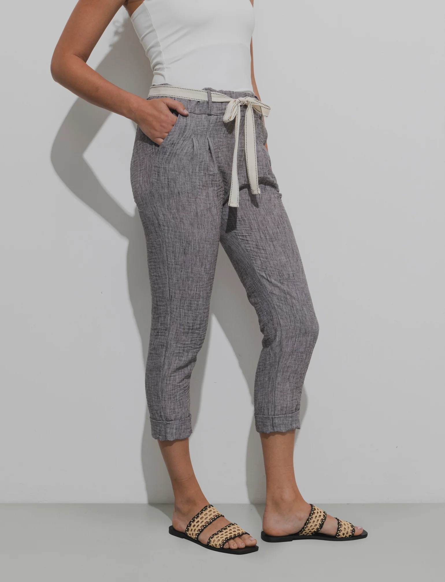 Pantalone con elastico in vita e cintura - Nero