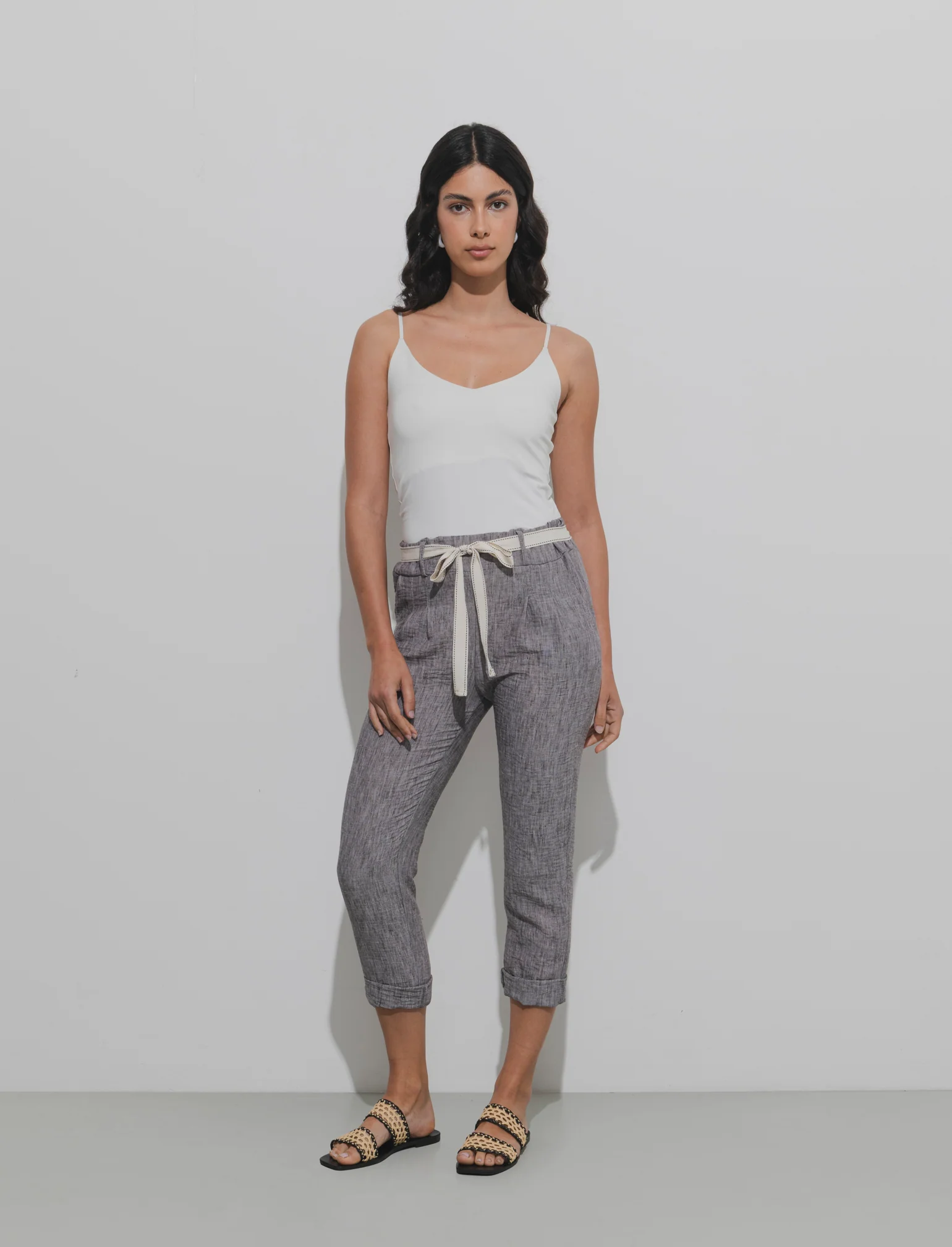 Pantalone con elastico in vita e cintura - Nero - Image 3