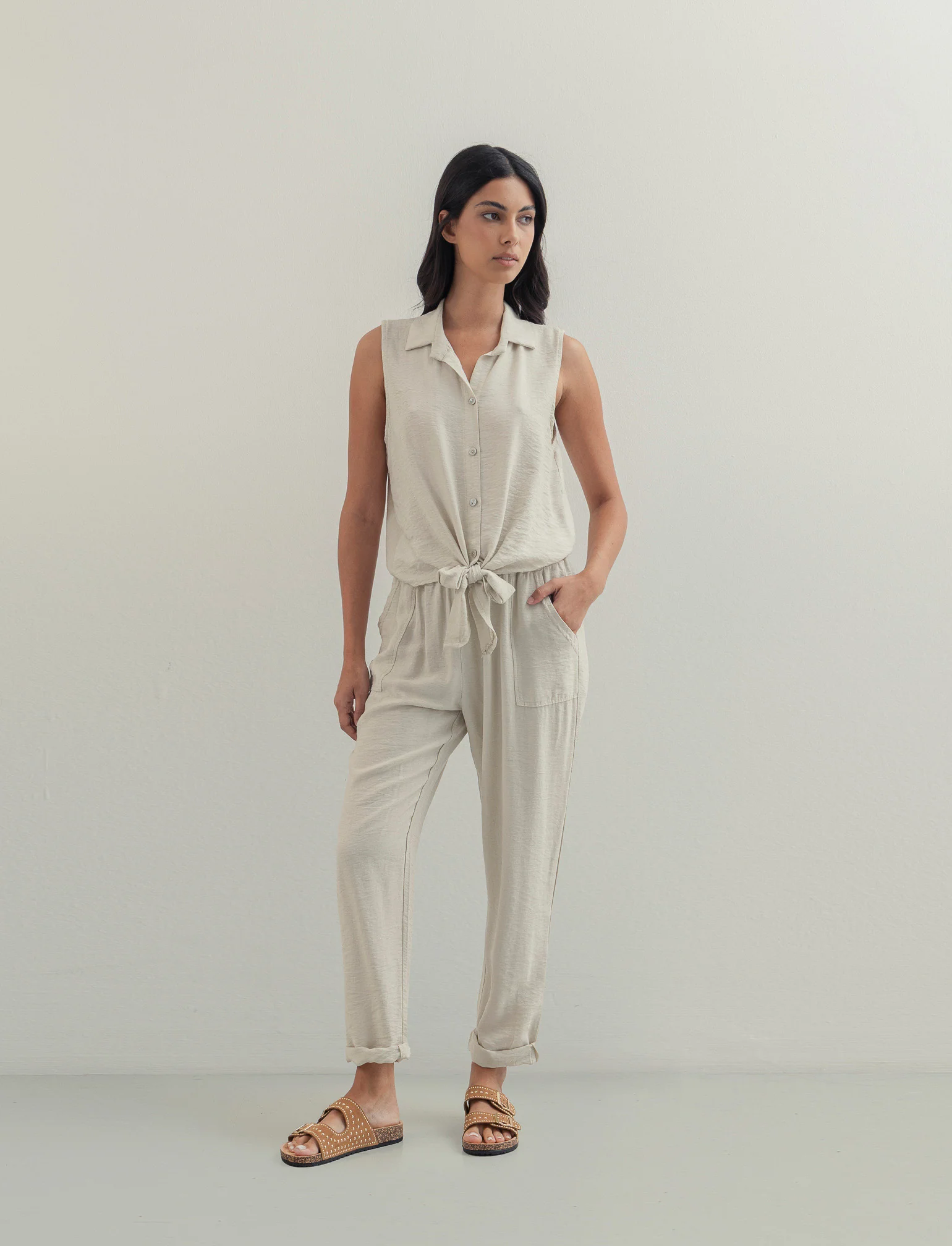 Pantalone con tasche a toppe ed elastico in vita - Sabbia