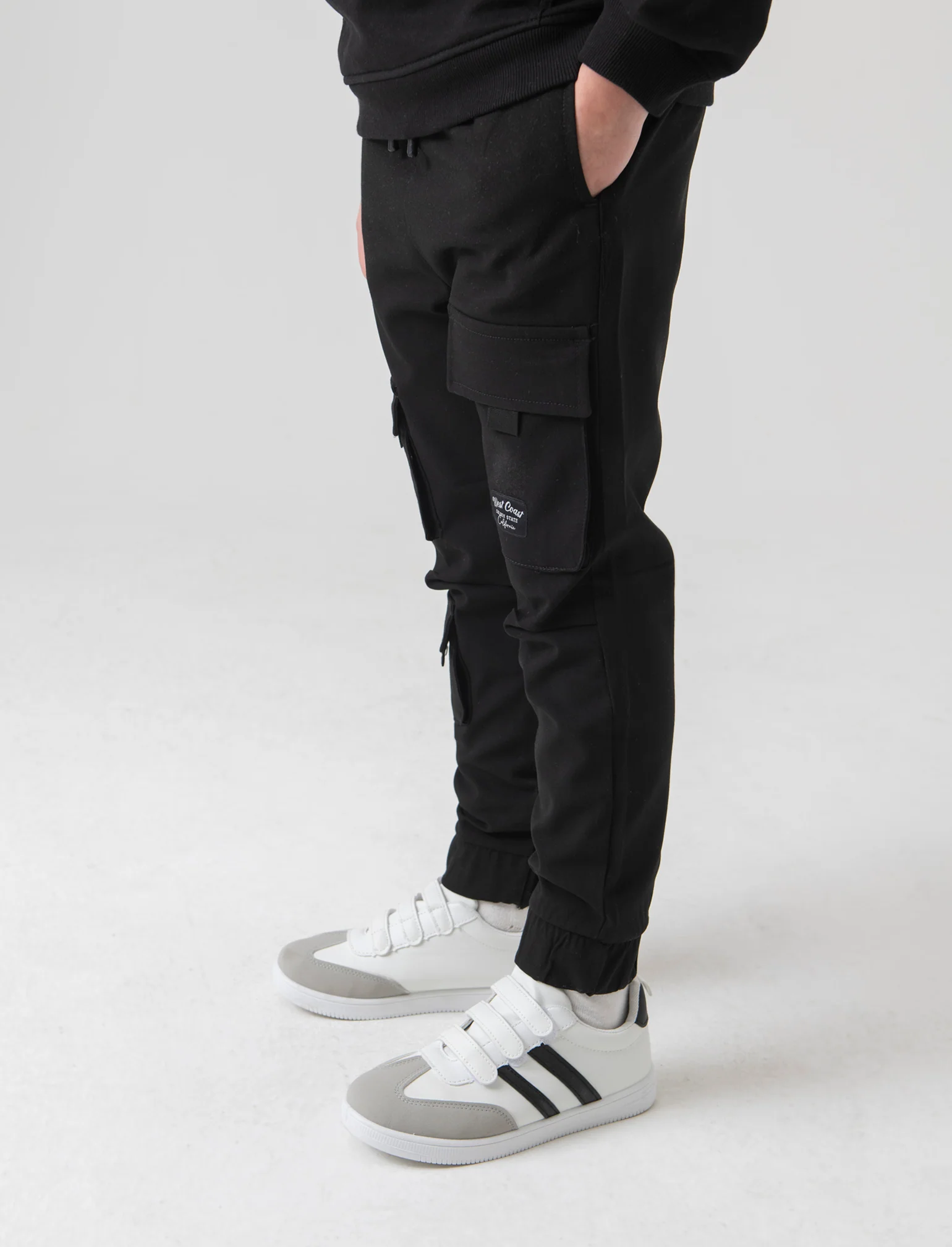 Pantalone con tasconi da bambino - Nero - Image 2