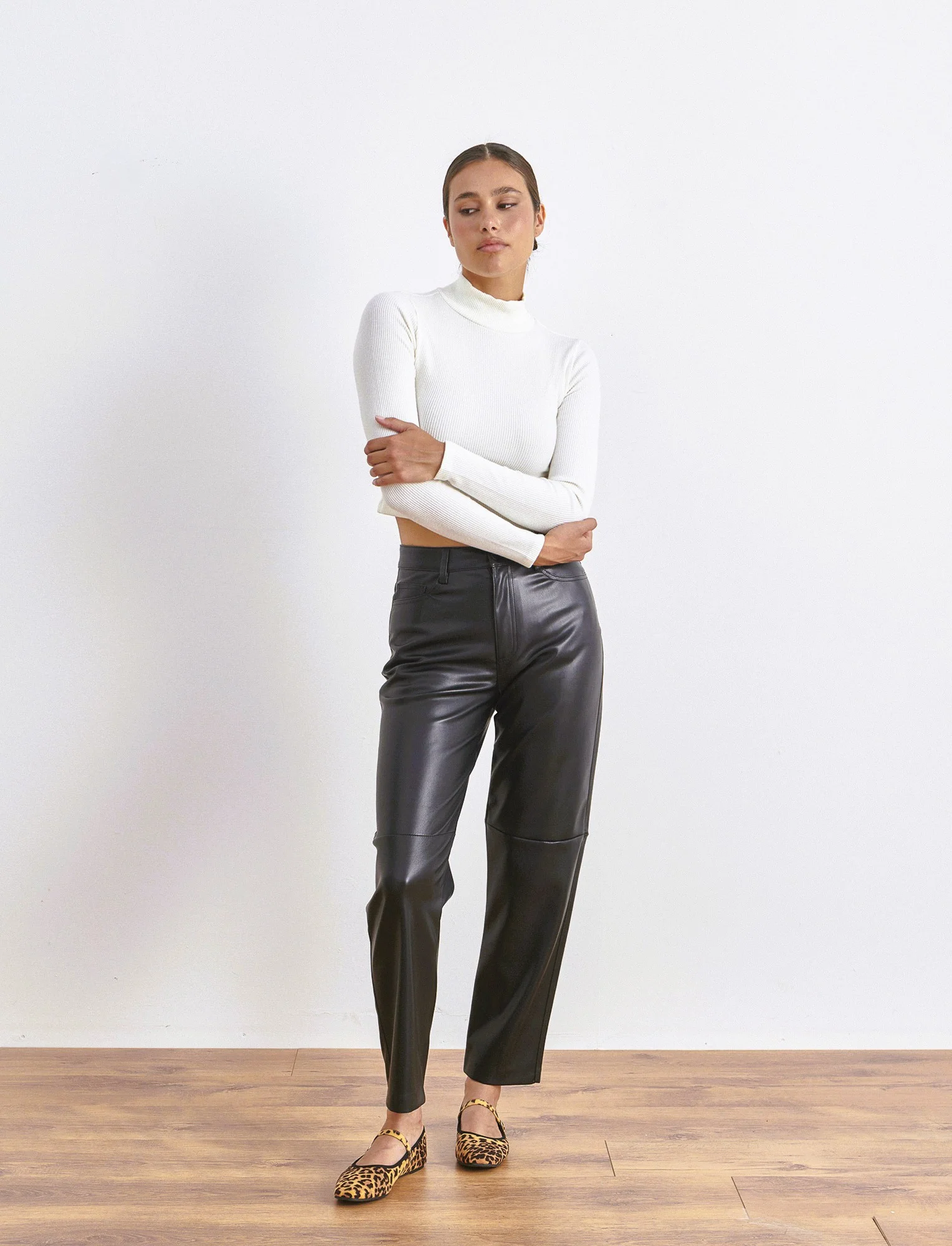 PANTALONE IN TESSUTO EFFETTO PELLE - Nero - Image 3