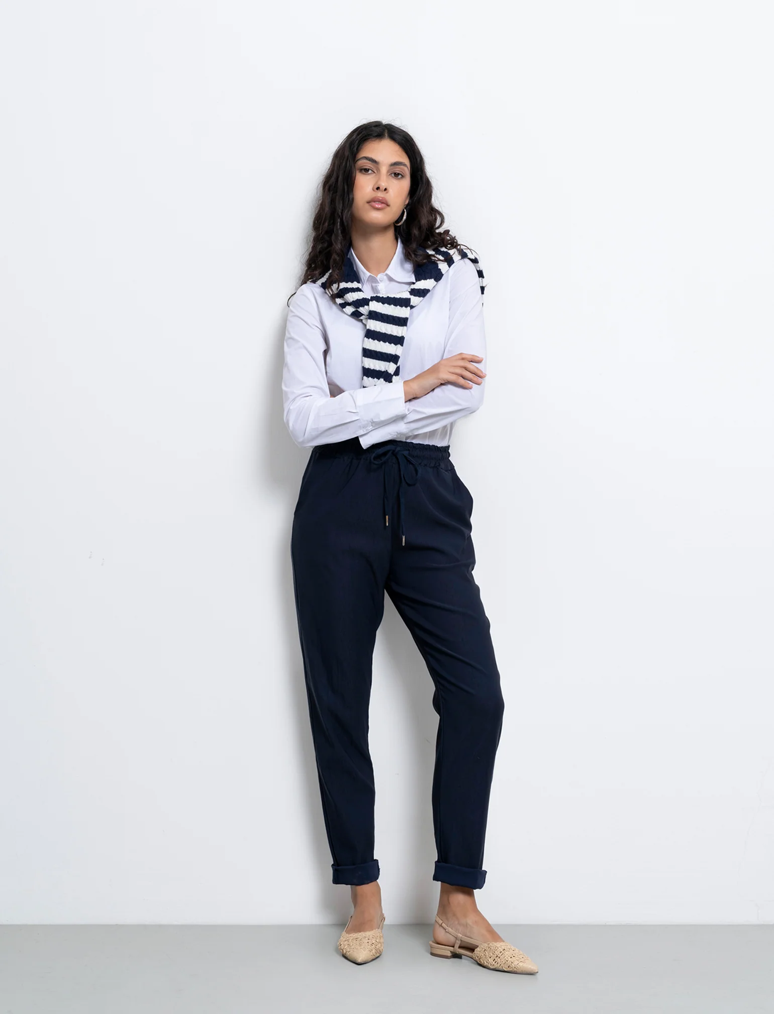 Pantalone in tessuto elasticizzato con coulisse in vita - Blu - Image 2